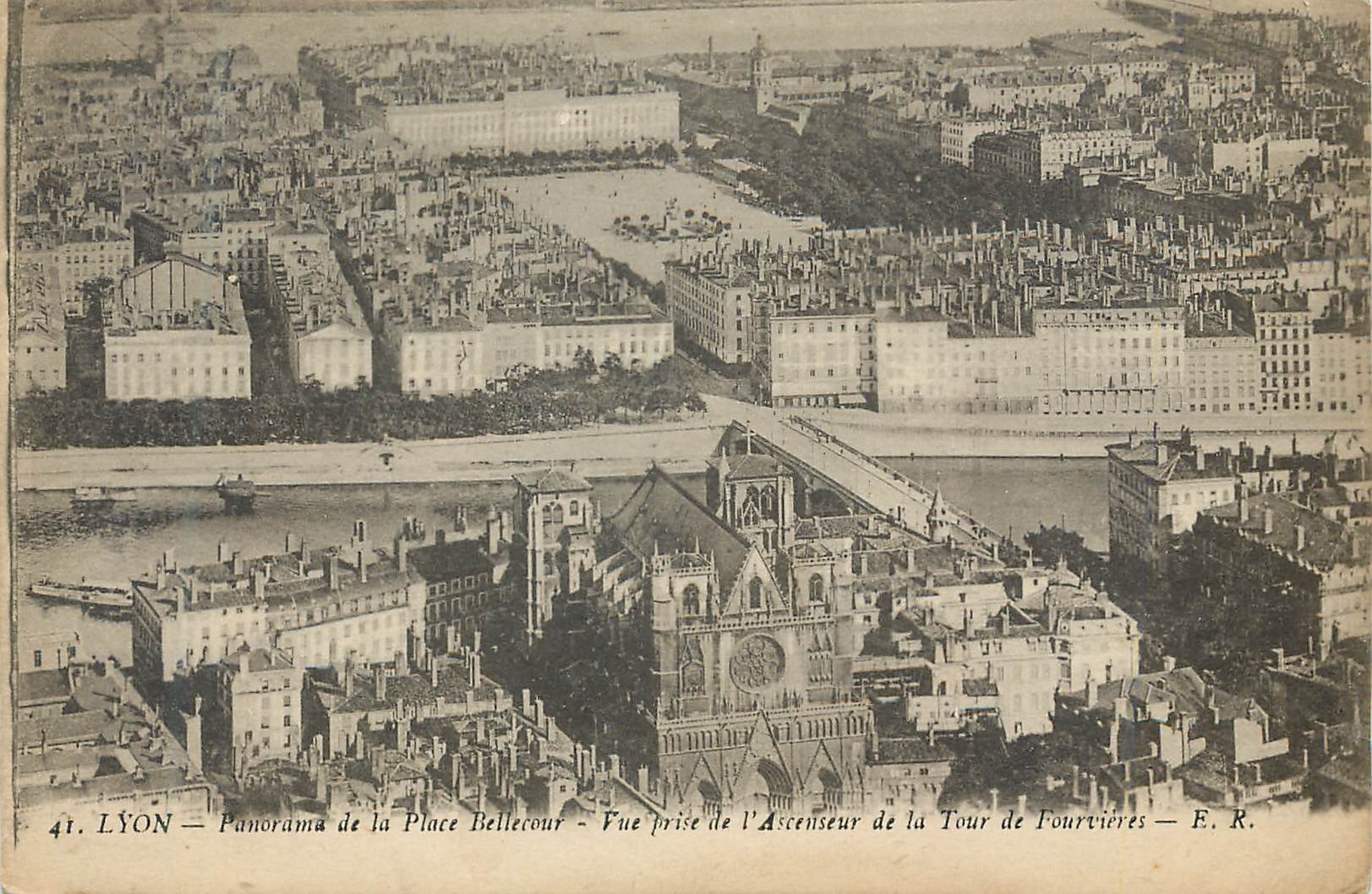 CPA Lyon Panorama de la Place Bellecour Vue prise de l Ascenseur de la Tour de Fourviere 