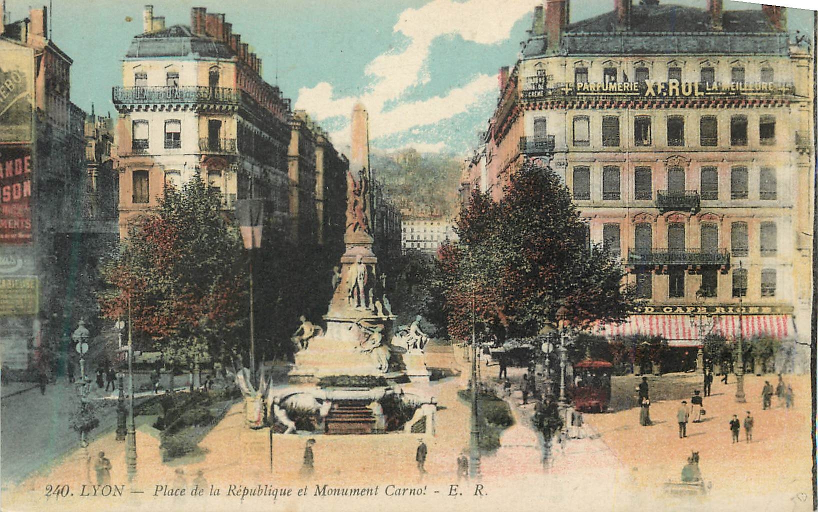 CPA Lyon Place de la Republique et Monumnent Carnot 