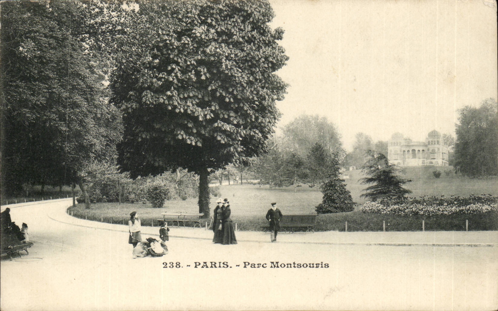 Paris (14) - the Montsouris- Park a Alley-Woman-Child-CPA