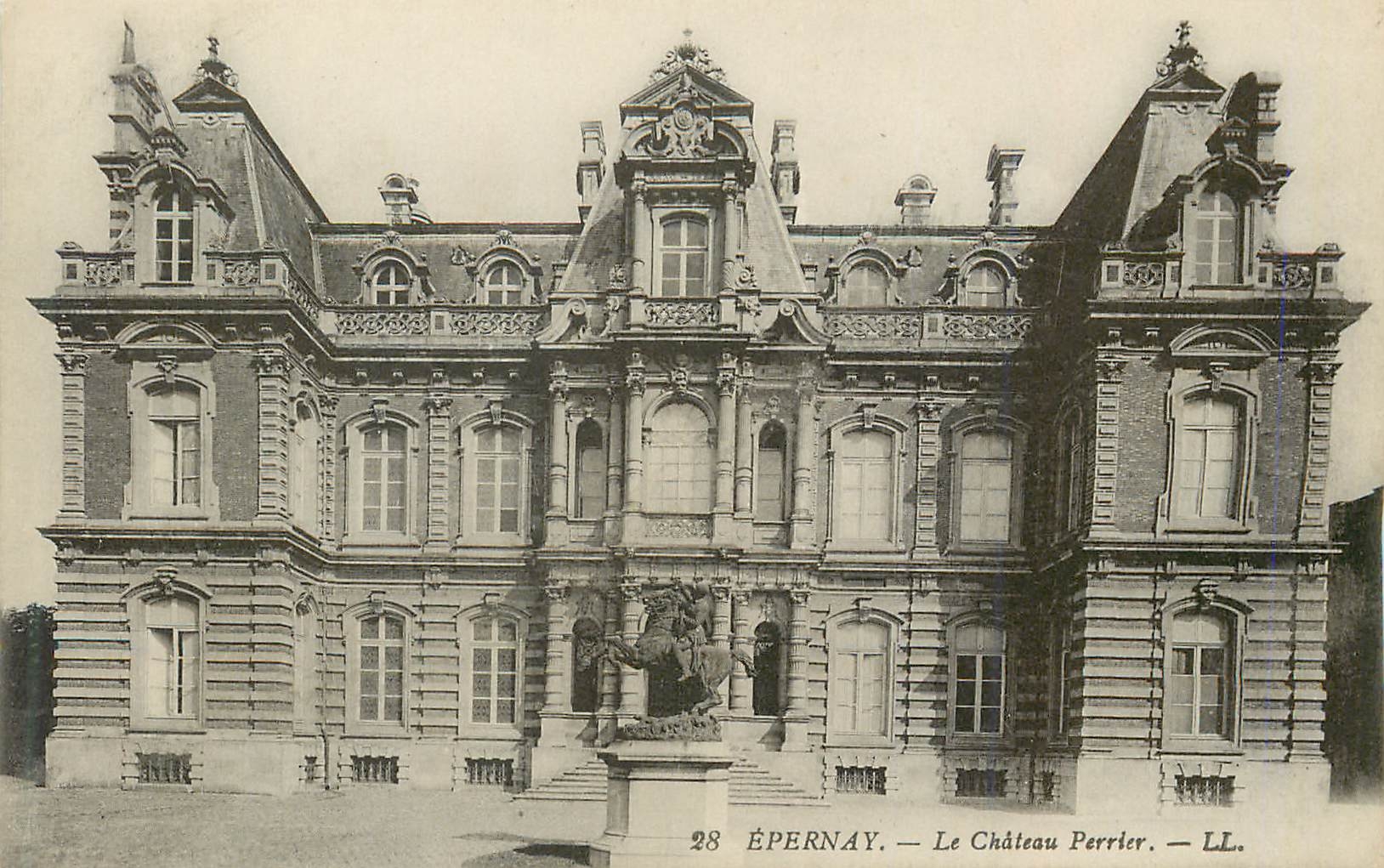 CPA Epernay Le Chateau Perrier