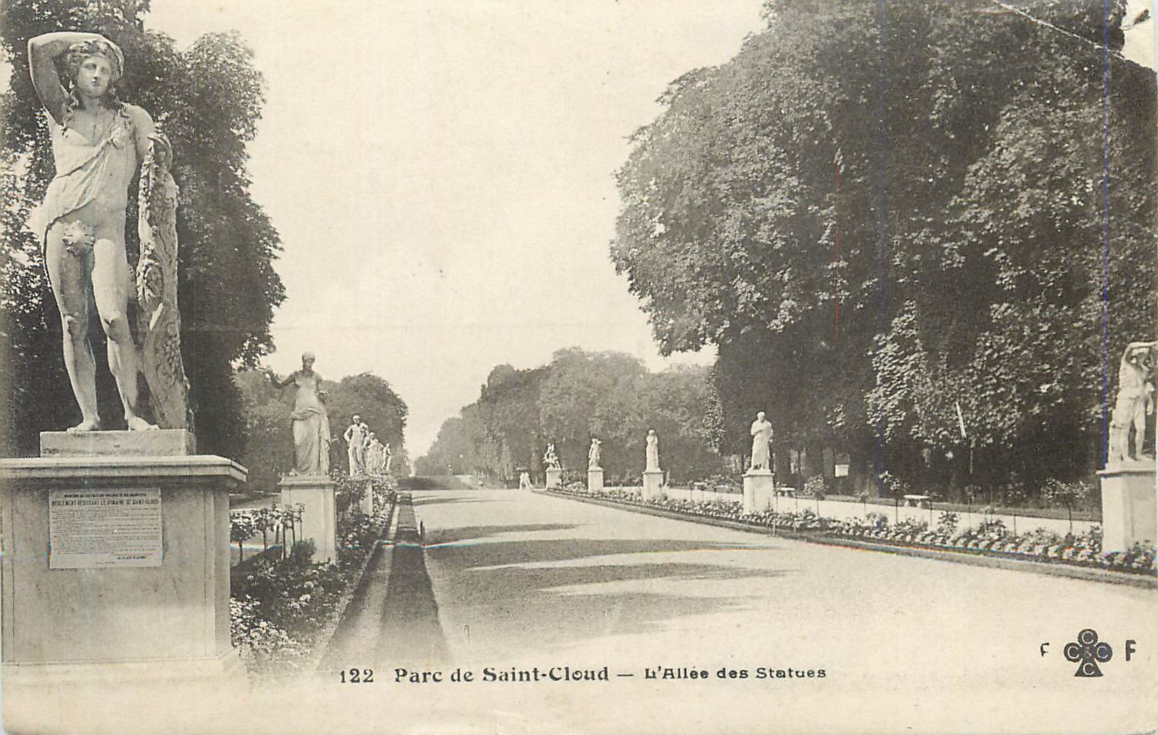 CPA Parc de saint cloud l'allee des statues