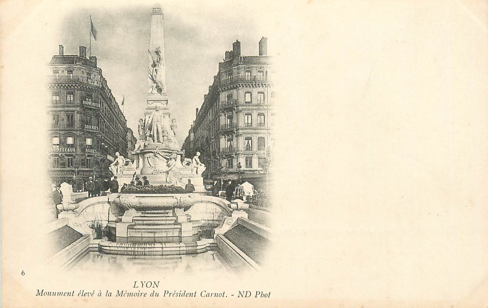 CPA Lyon monument eleve a la memoire du president carnot (carte 1900)