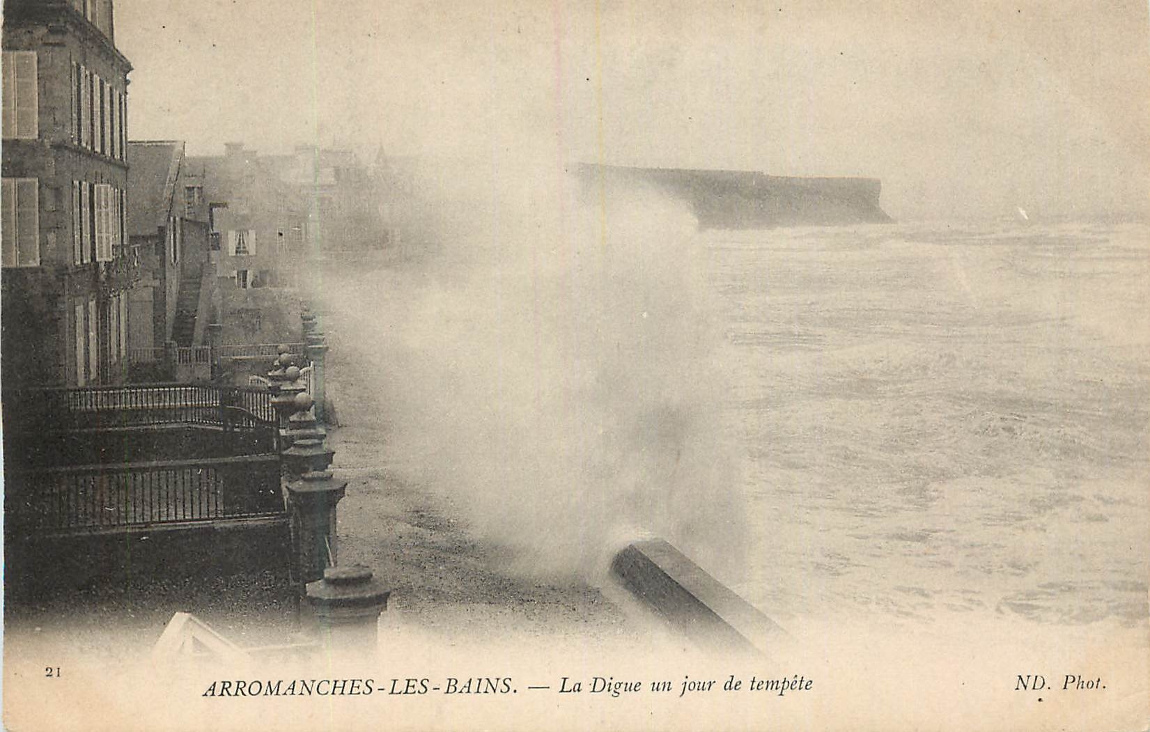 CPA Arromanches-les-Bains La Digue un jour de tempete