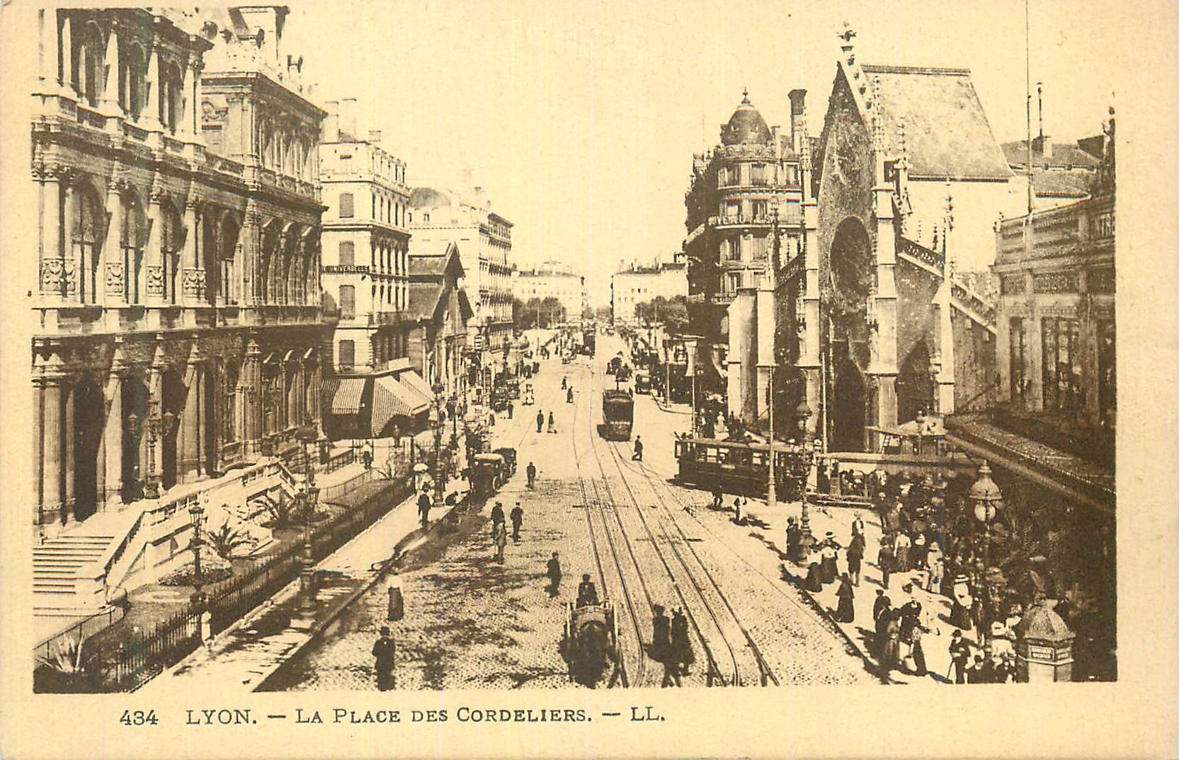 CPA Lyon La Place des Cordeliers Tramway