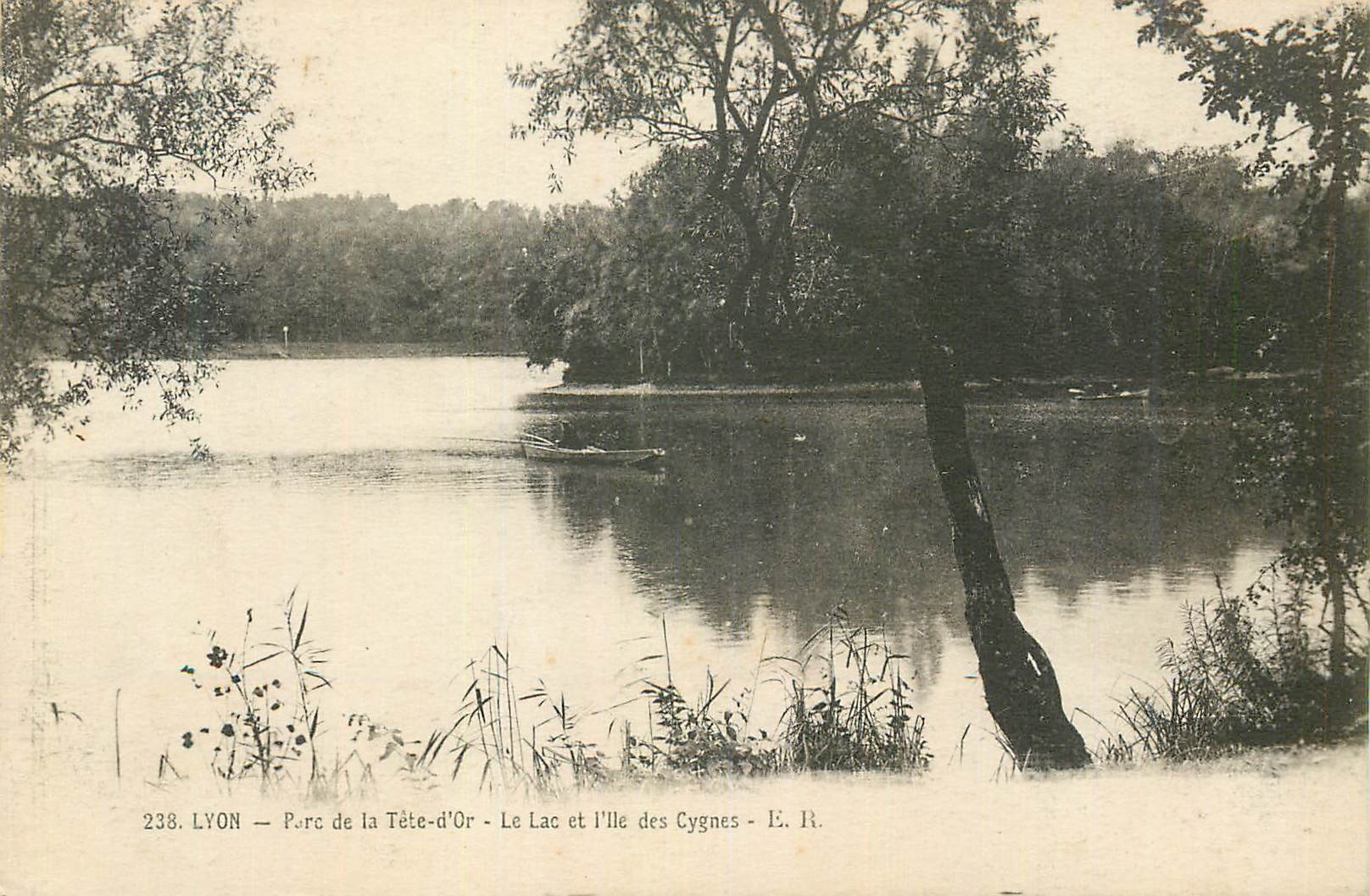 CPA Lyon Parc de la Tete d'Or Le Lac et l'Ile des Cygnes