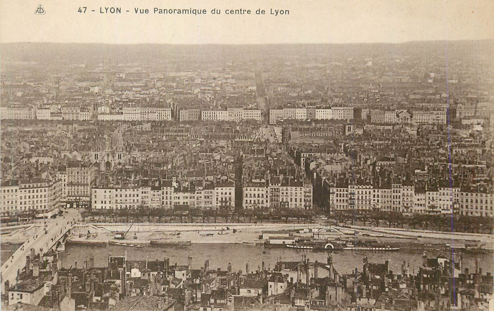 CPA Lyon vue Panoramique de Centre de Lyon