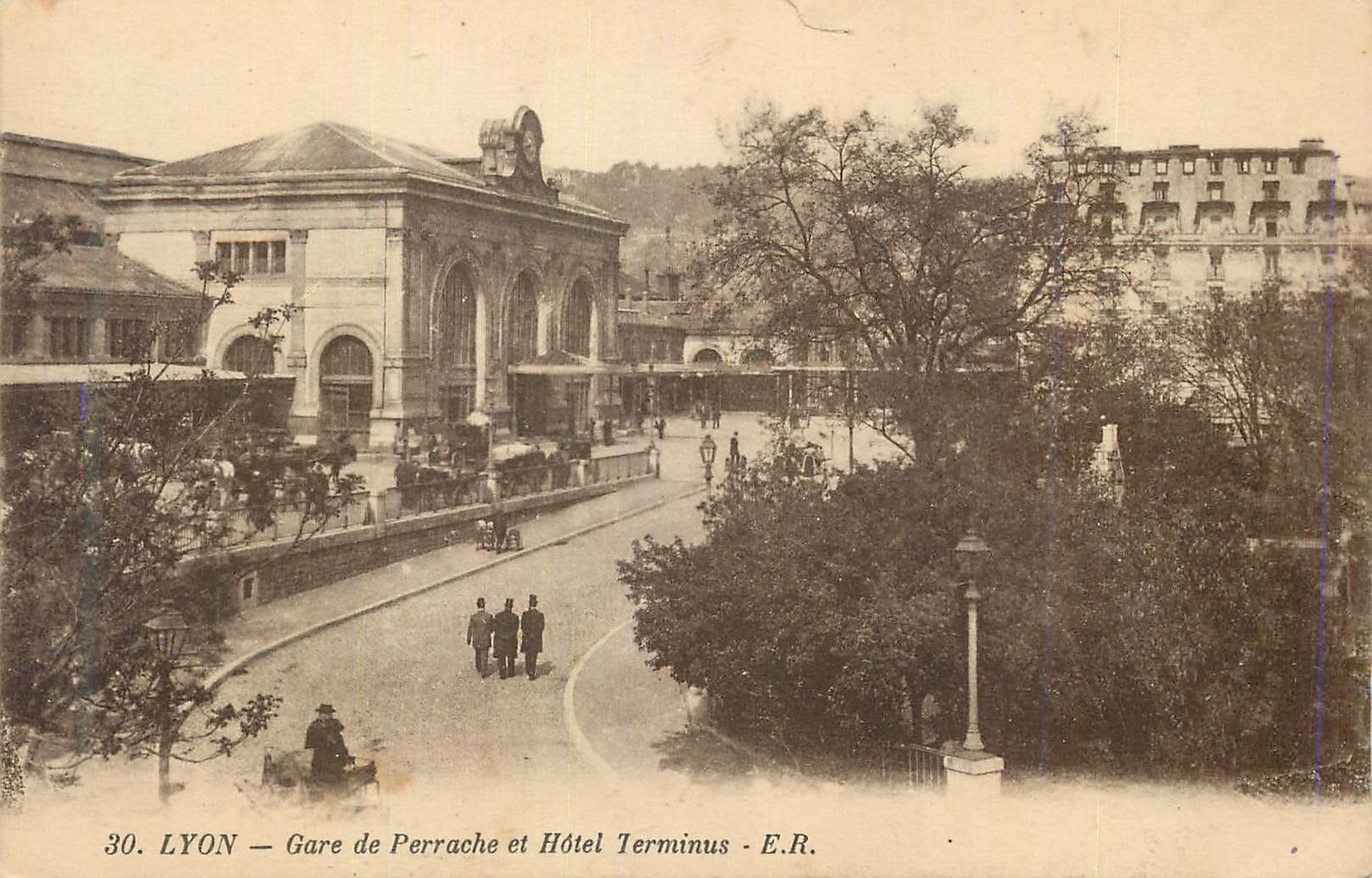 CPA Lyon Gare de Perrache et Hotel Terminus ER