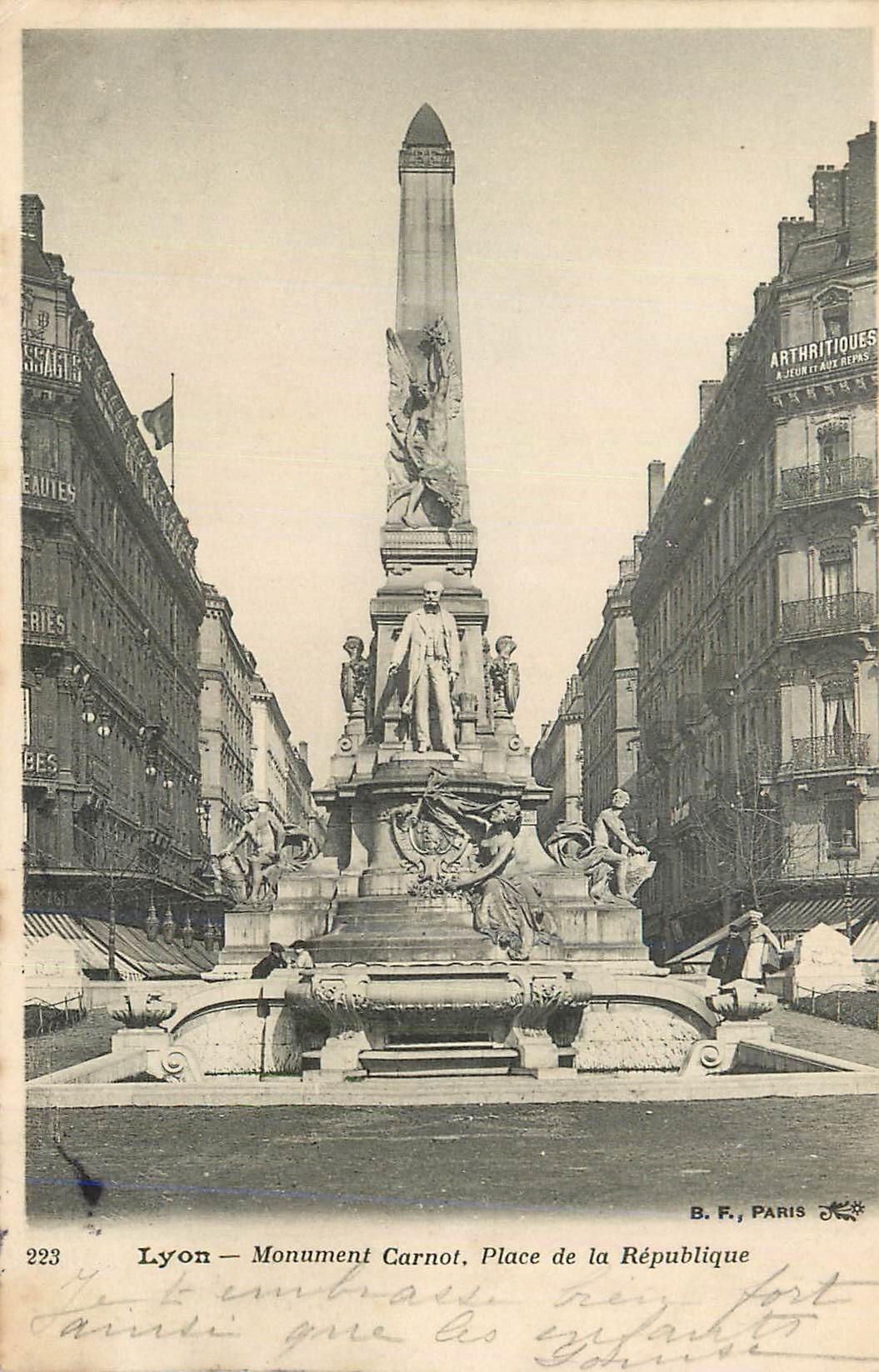 CPA Lyon Monument Carnot Place de la Republique