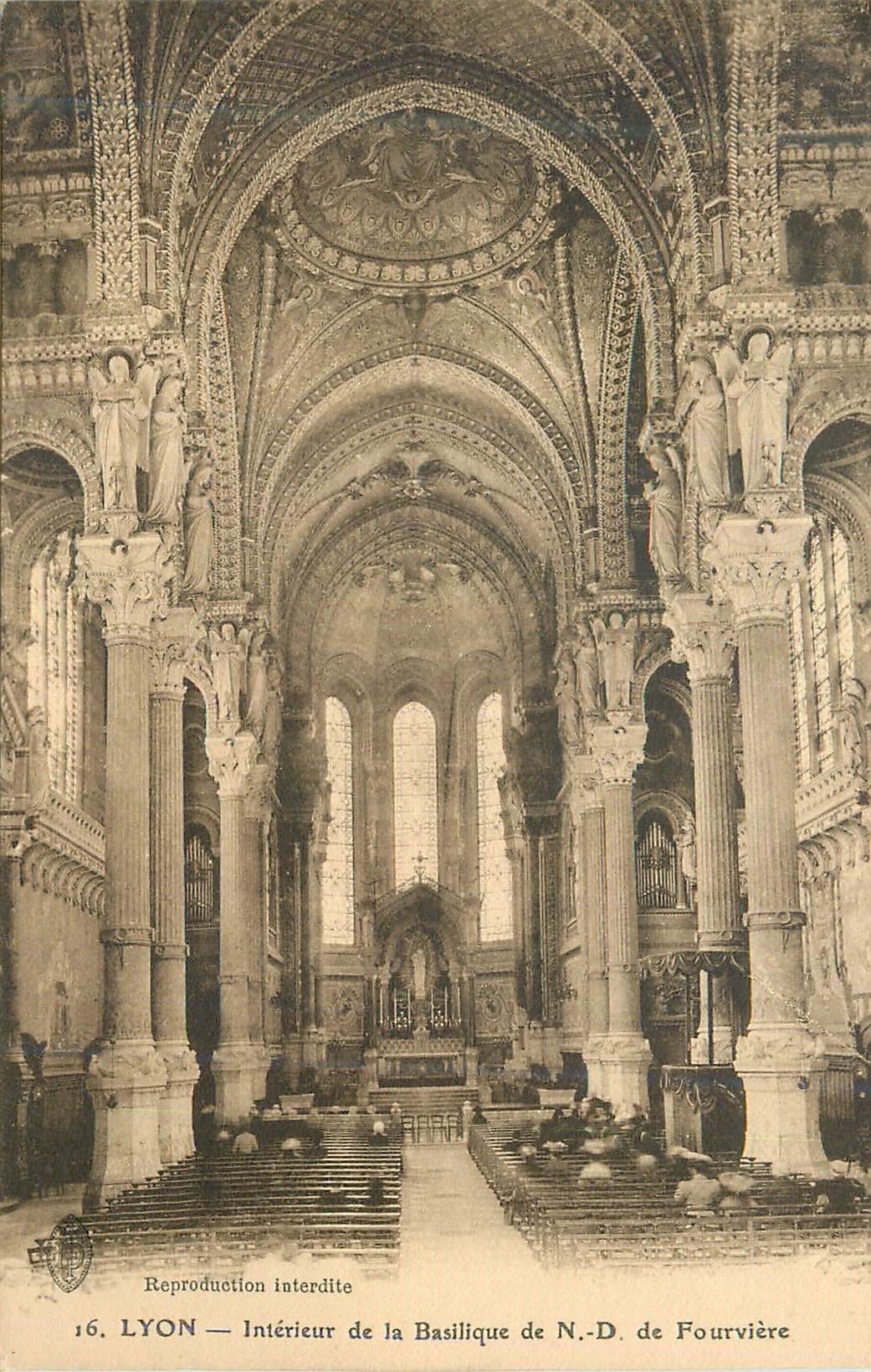 CPA Lyon Interieur de la Basilique de N D de Fouviere