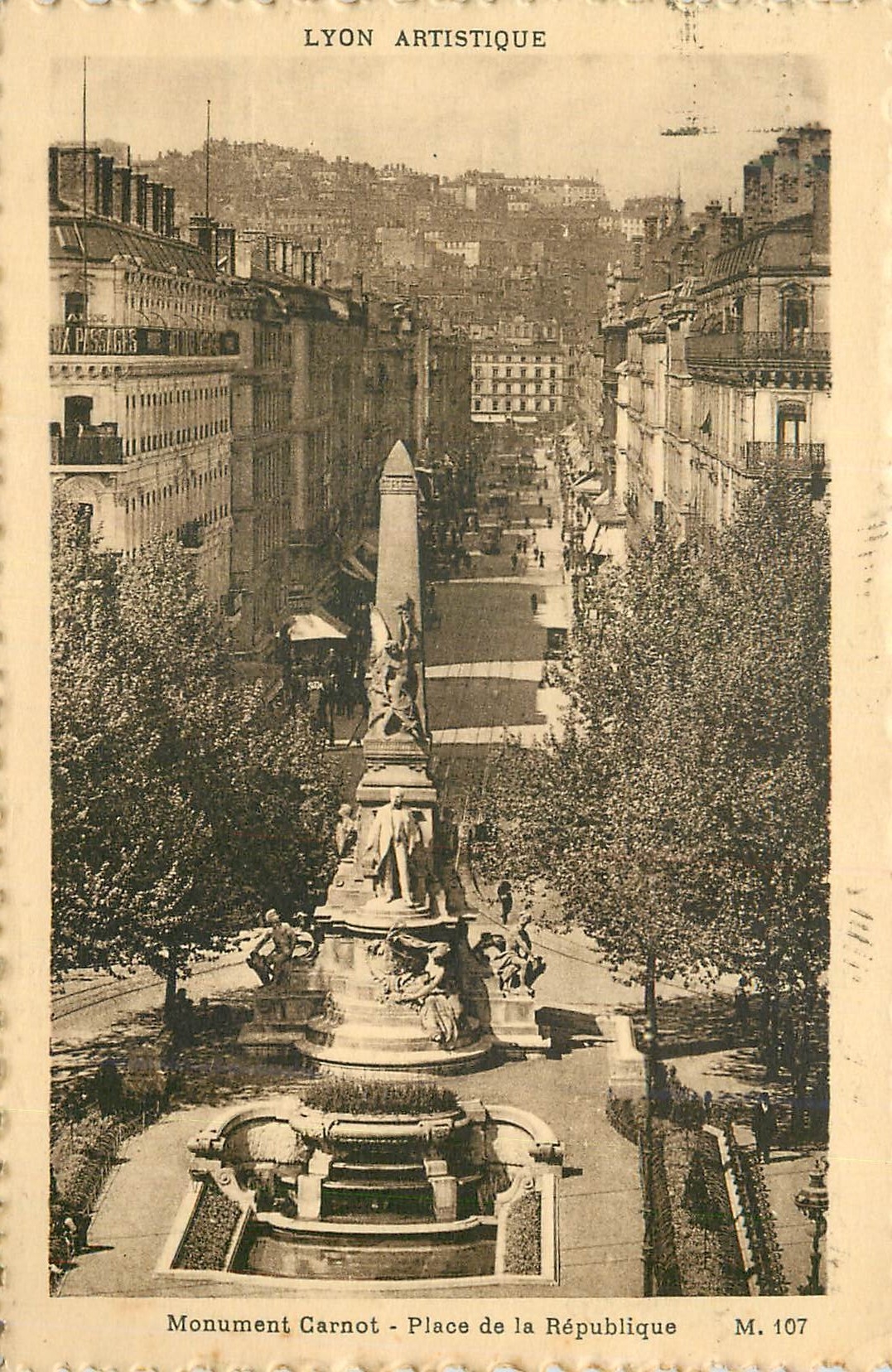 CPA Lyon Artistique Monument Carnot Place de la Republique