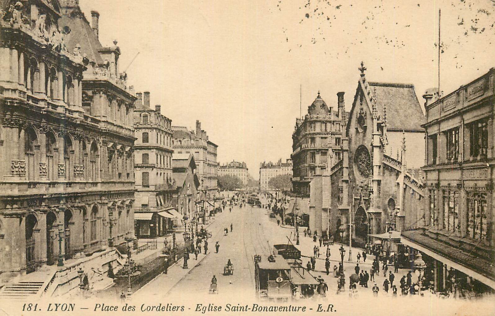 CPA Lyon Place des Cordeliers Eglise Saint Bonaventure Tramway
