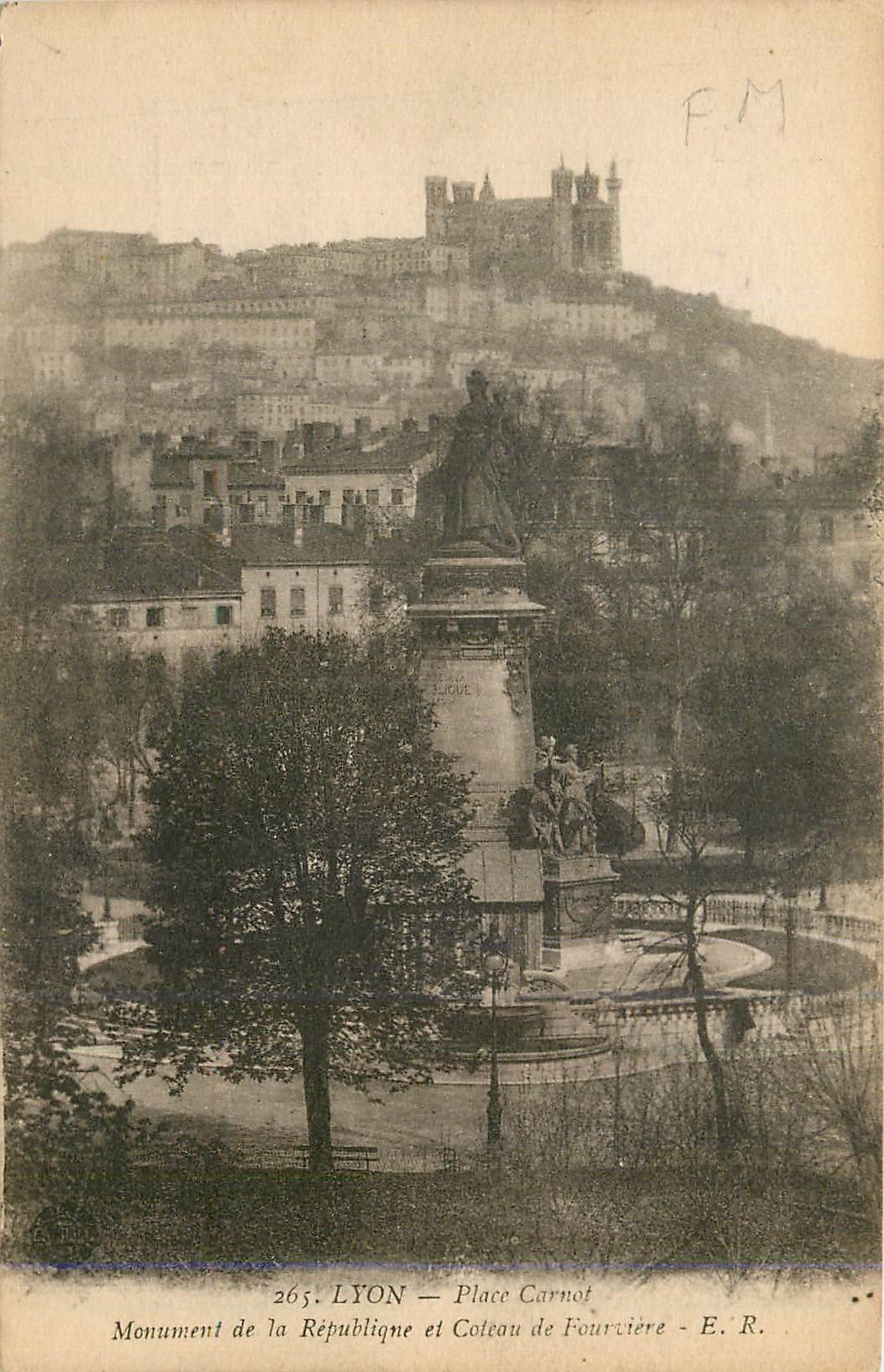 CPA Lyon Place Carnot Monument de la Basilique et Coteau de Fouviere