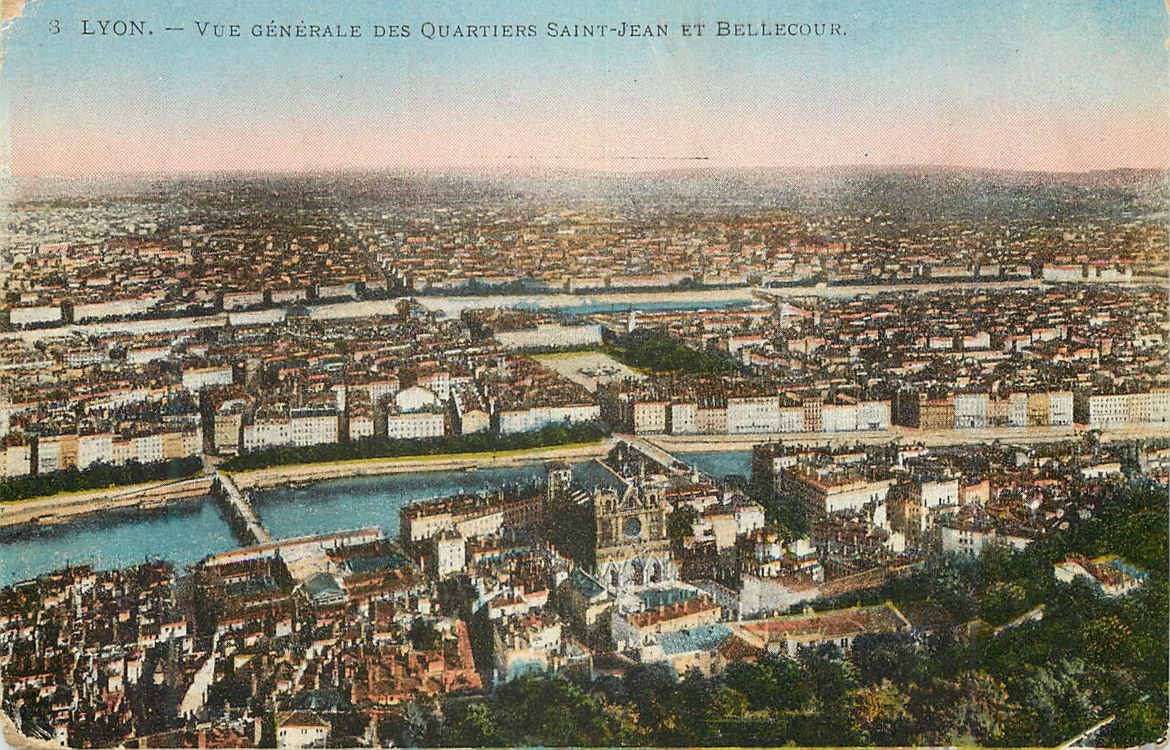 CPA Lyon vue Generale des Quartiers Saint Jean et Bellecour