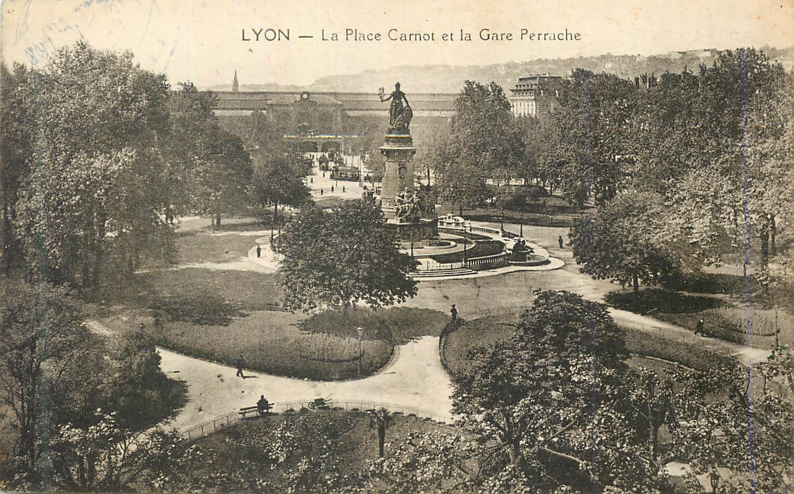 CPA Lyon La Place Carnot et la Gare Perrache