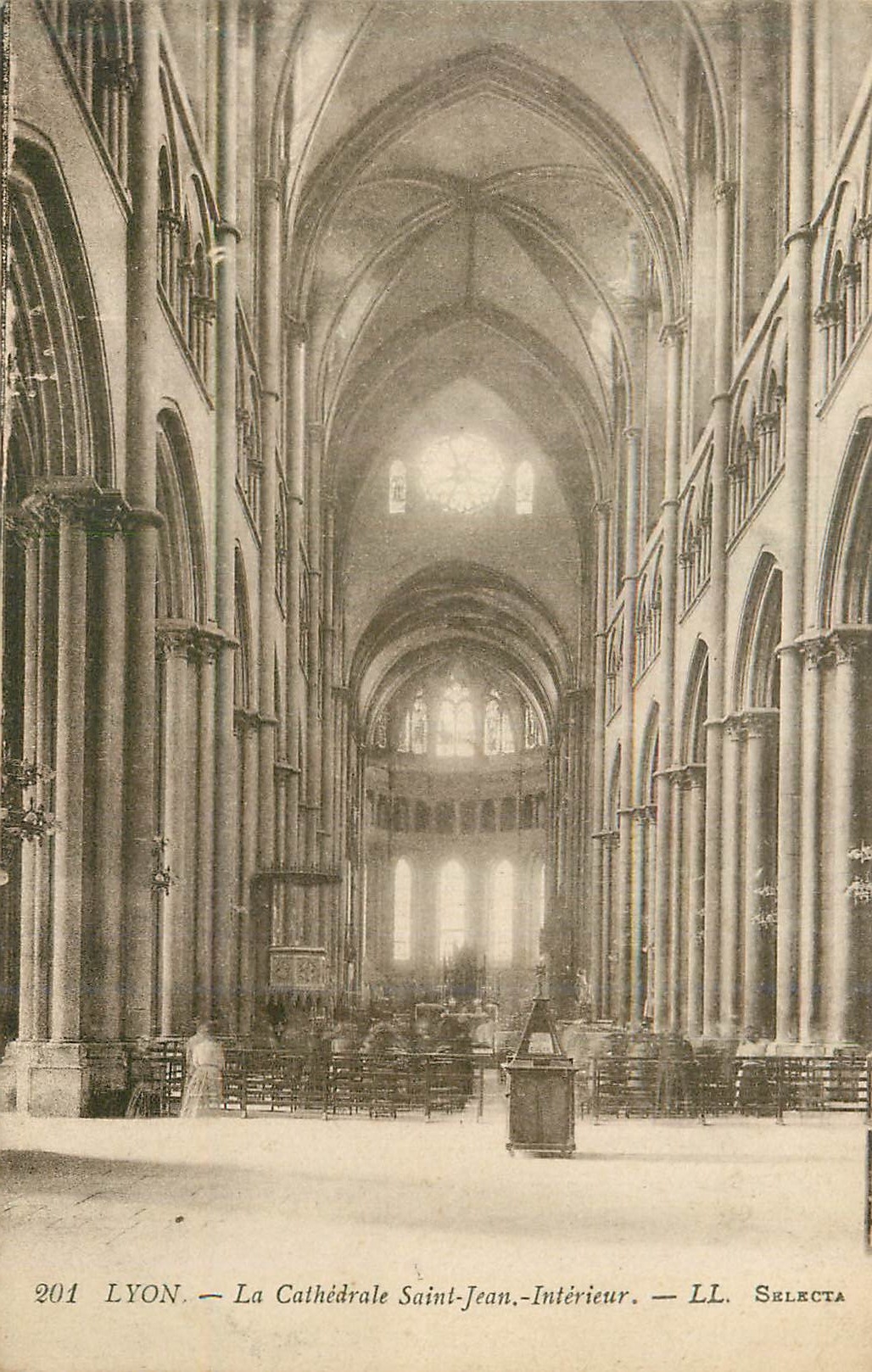 CPA Lyon La Cathedrale Saint Jean Interieur LL
