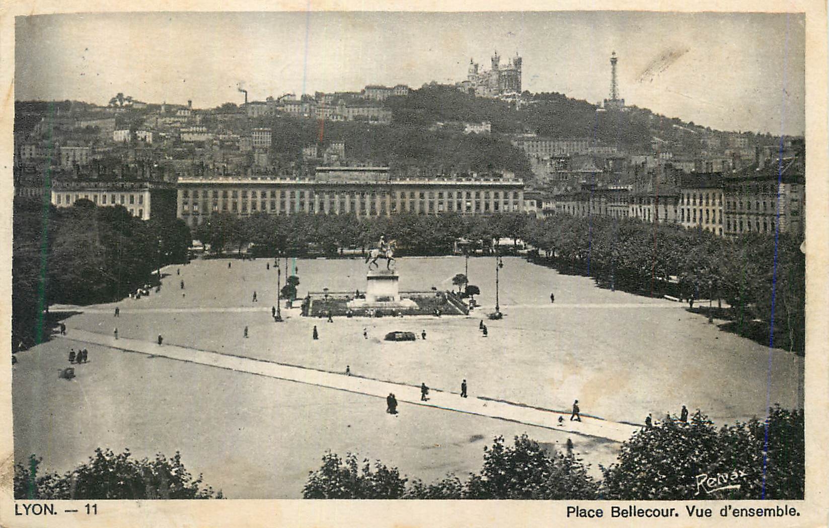 CPA Lyon Place Bellecour Vue d'Ensemble