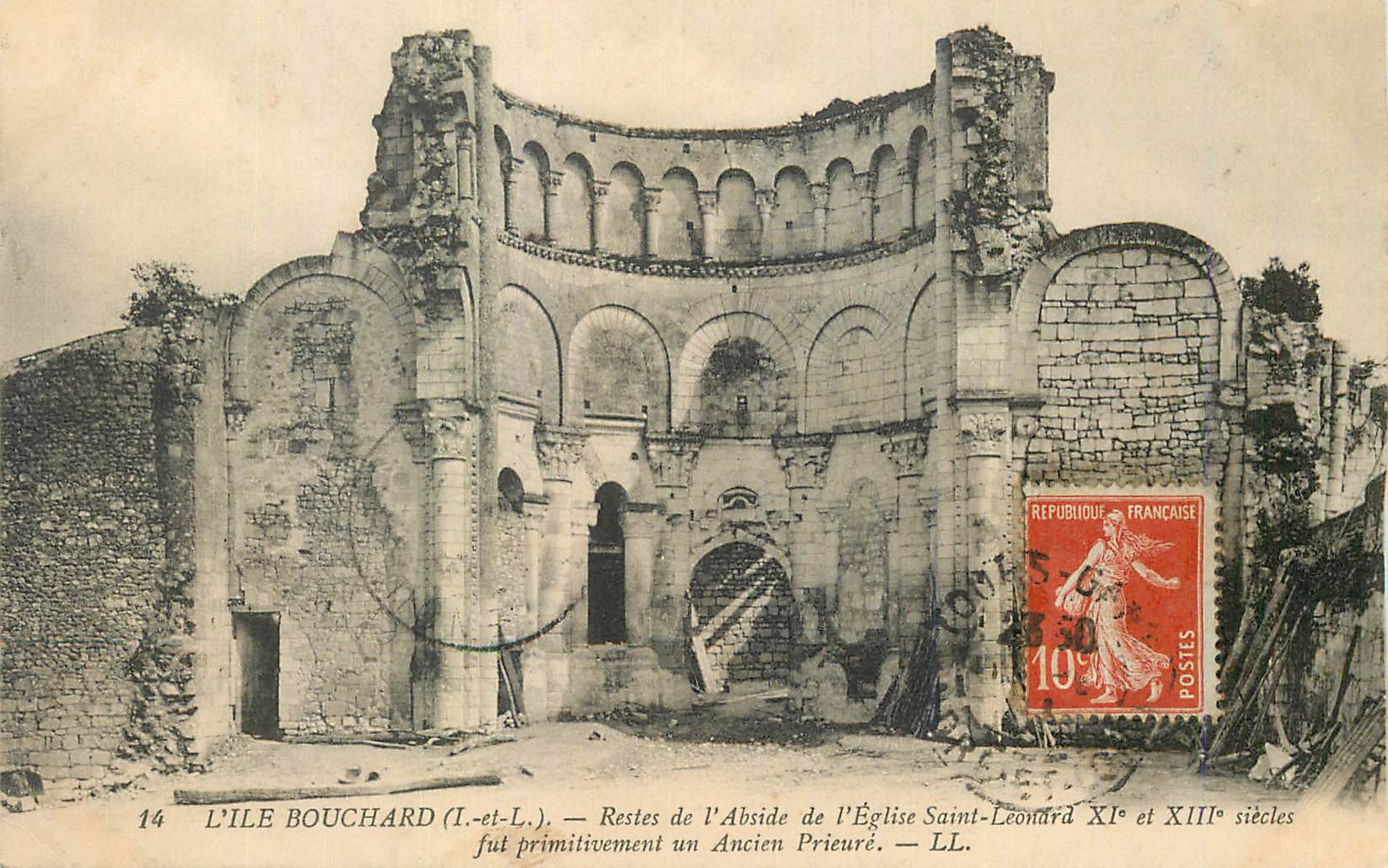 CPA L'Ile Bouchard (I et L) Restes de l'Abside de l'Eglise Saint Leonard XIe et XIIIe Siecles