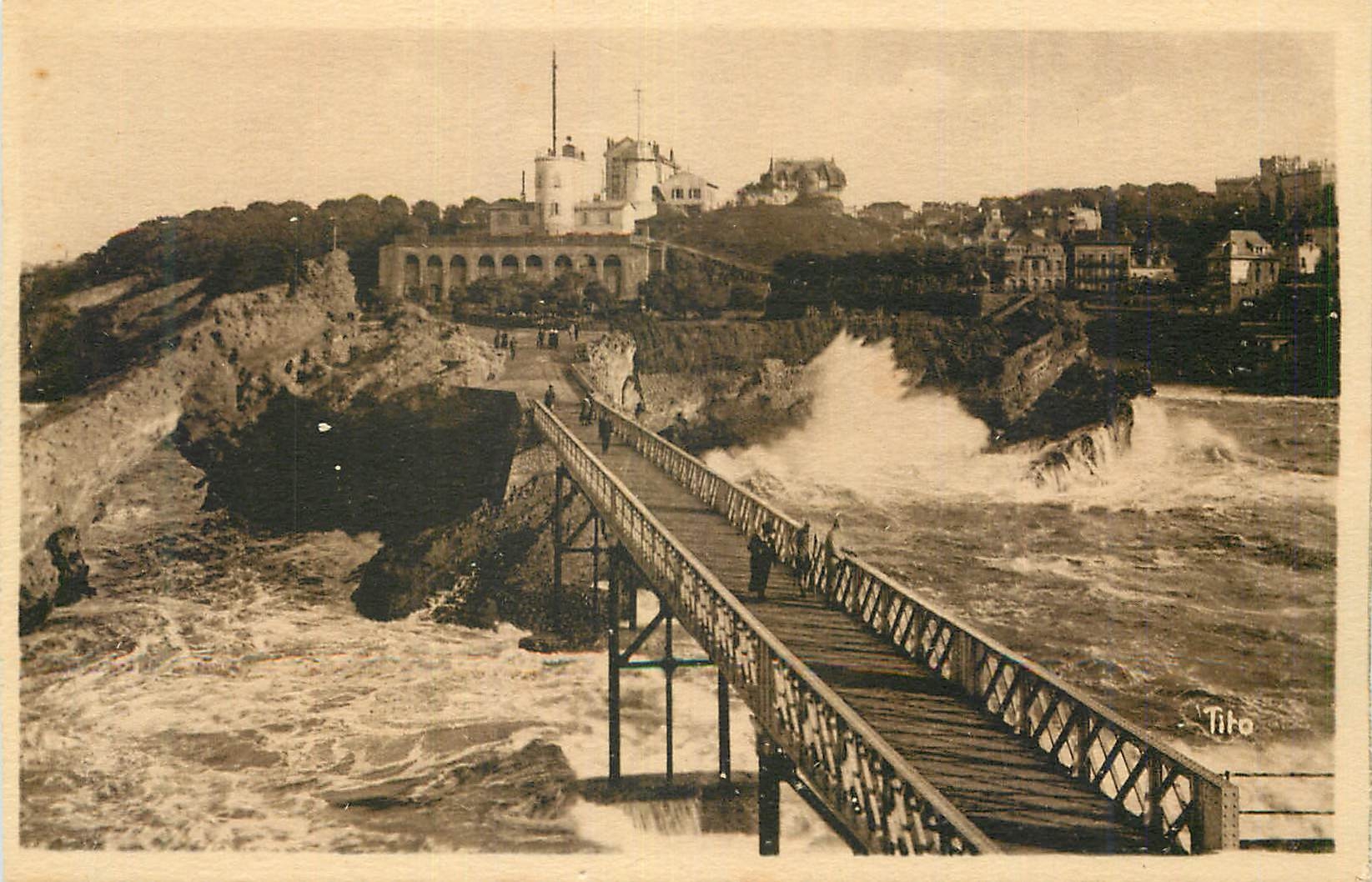 CPA Biarritz (Cote Basque) Vue Generale de l'Afalaye et du Port Vieux