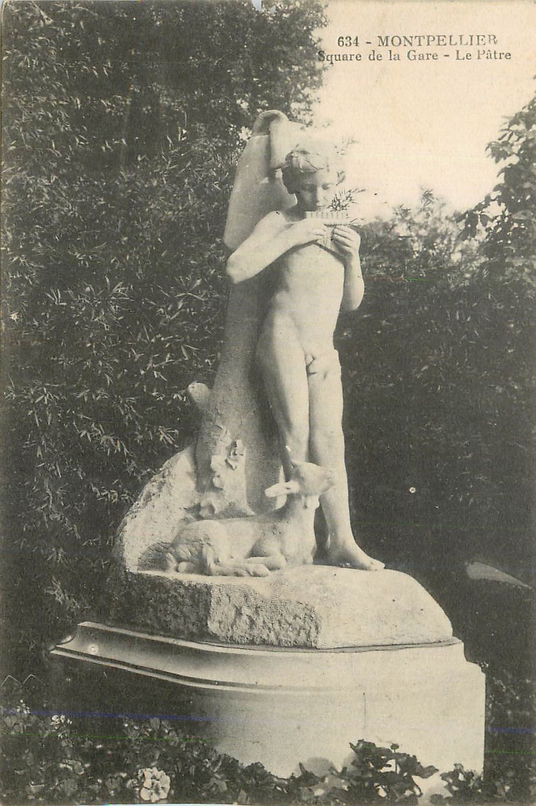 CPA Montpellier Square de la Gare Le Patre