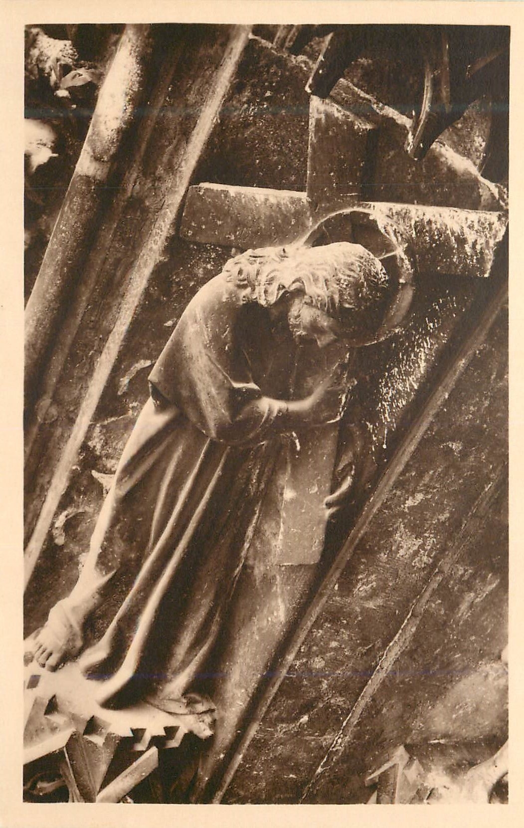 CPA Cathedrale de Reims La Montee au Calvaire Voussures du Grand Portail