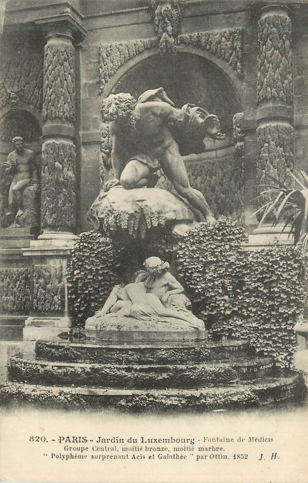 CPA Paris Jardin du Luxembourg Fontaine de Medicis Groupe Central Moitie Bronze Moitie Marbre