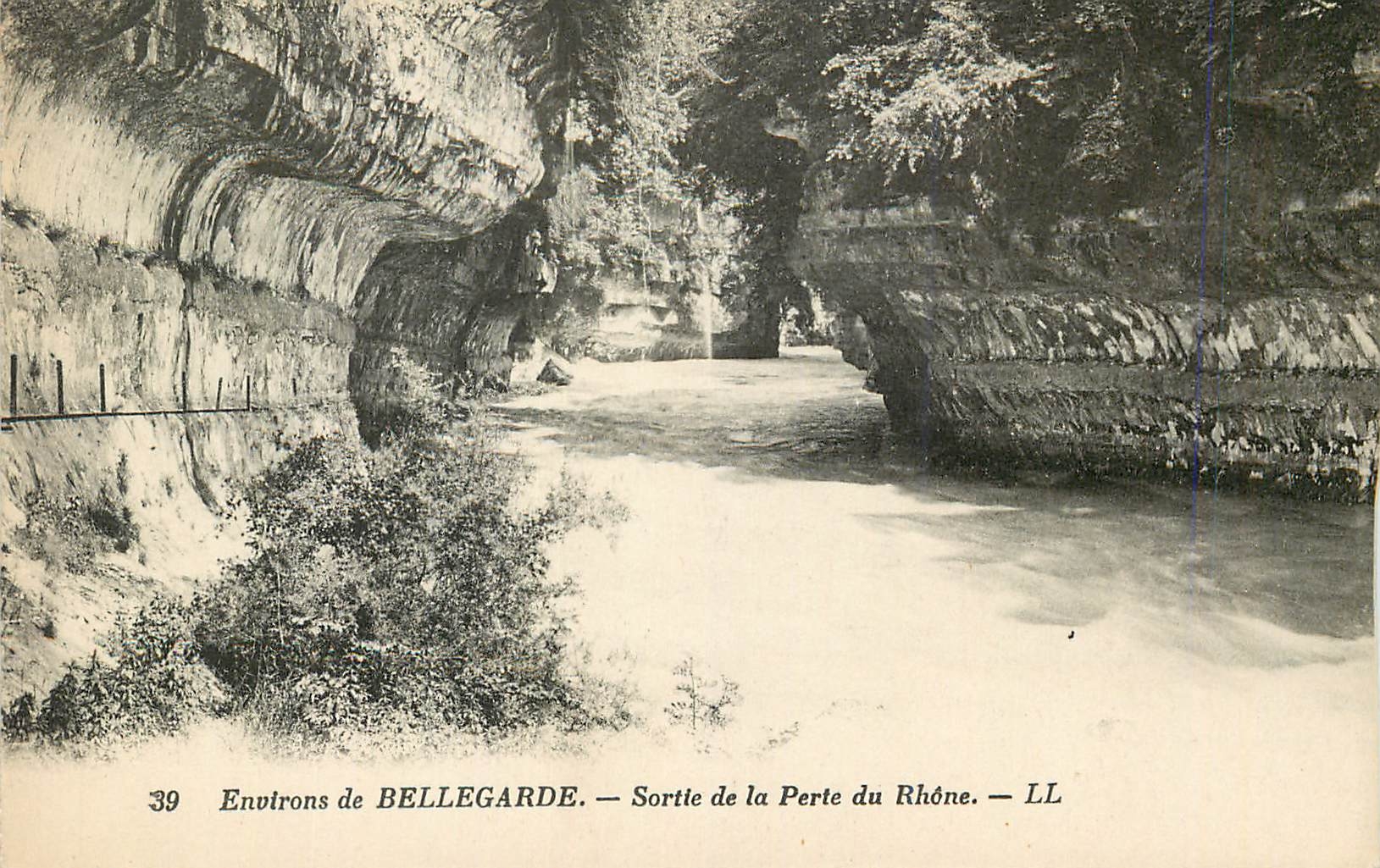 CPA Environs de Bellegarde Sortie de la Perte du Rhone