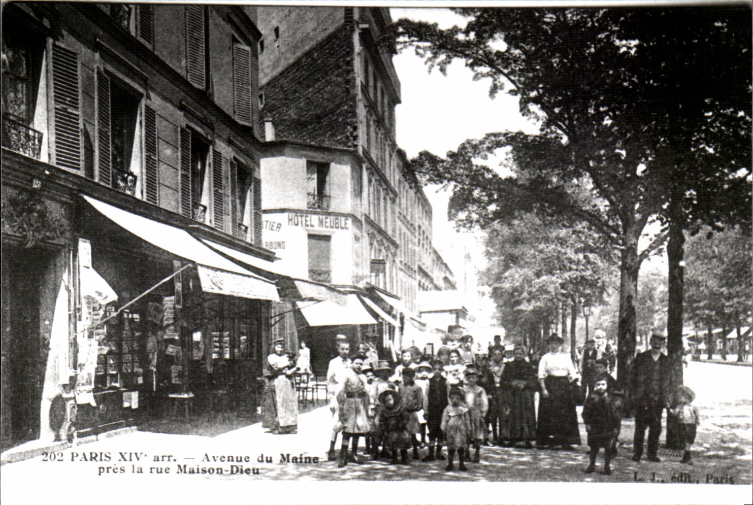 Paris 14 - REPRODUCTION - Avenue of Maine close the street House God CPA
