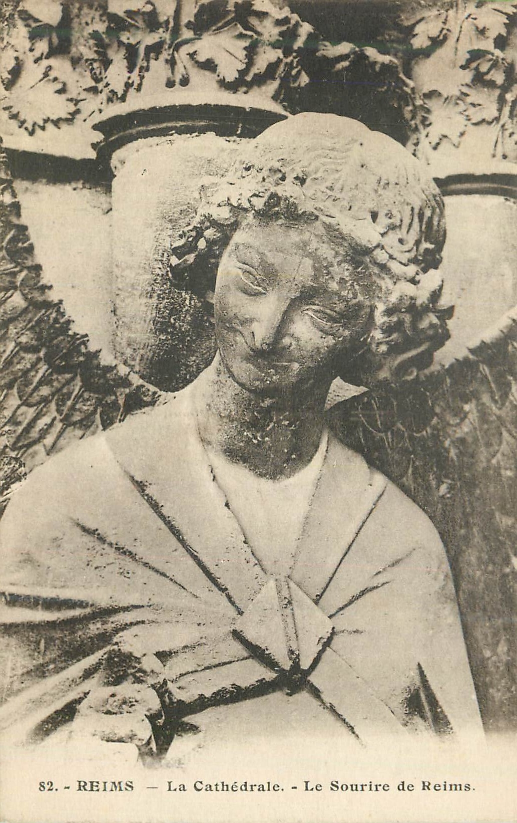 CPA 82 reims la cathedrale le sourire de reims