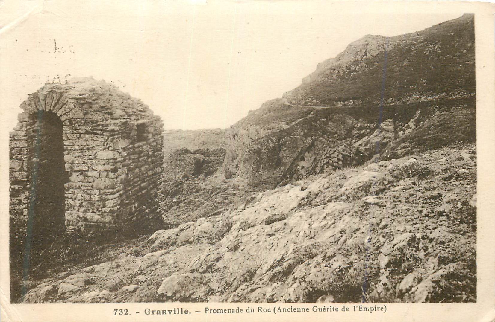 CPA 732 granville promenade du roc (ancienne guerite de l empire)