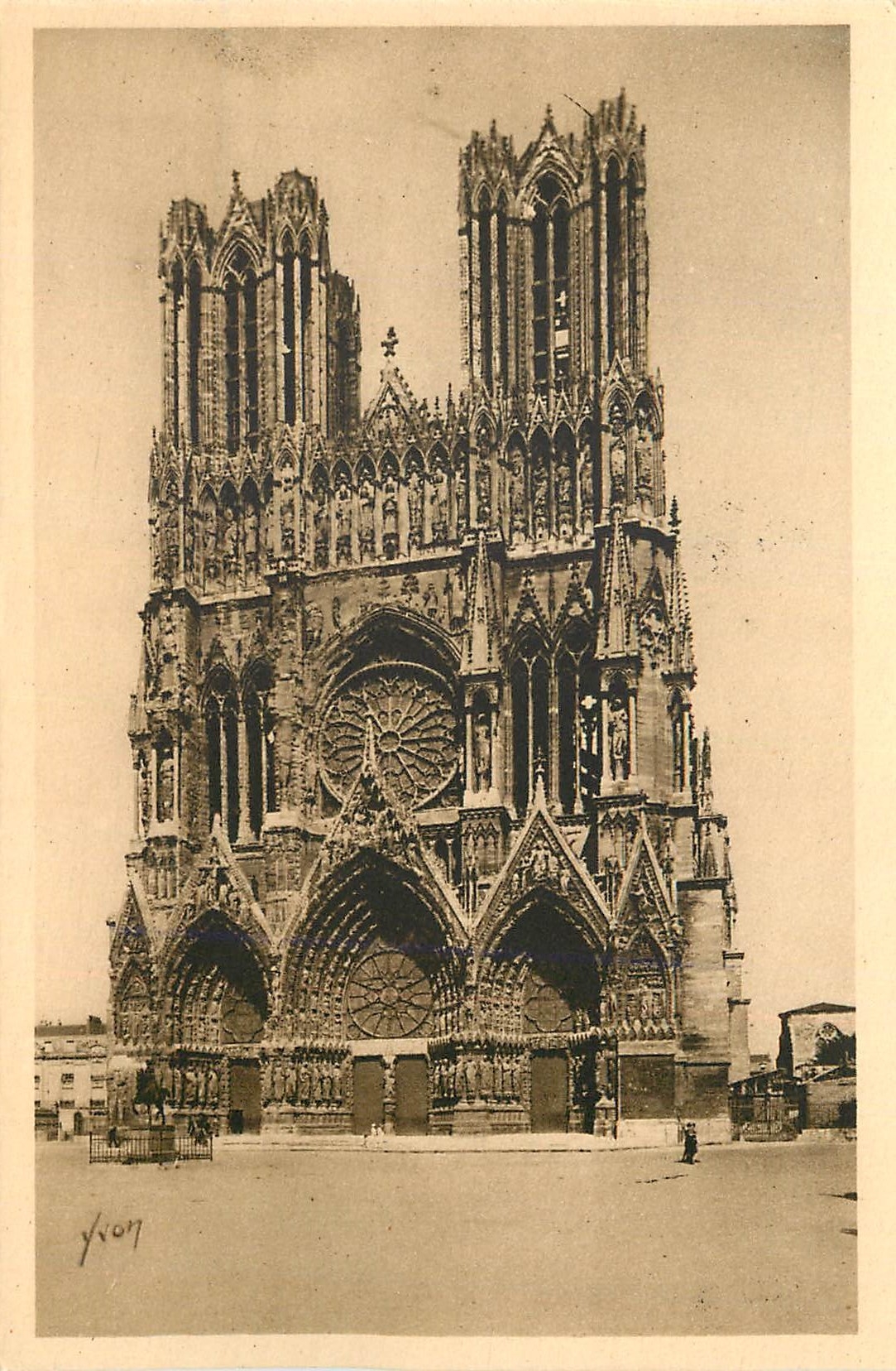 CPA La douce france reims(marne) la cathedrale notre dame