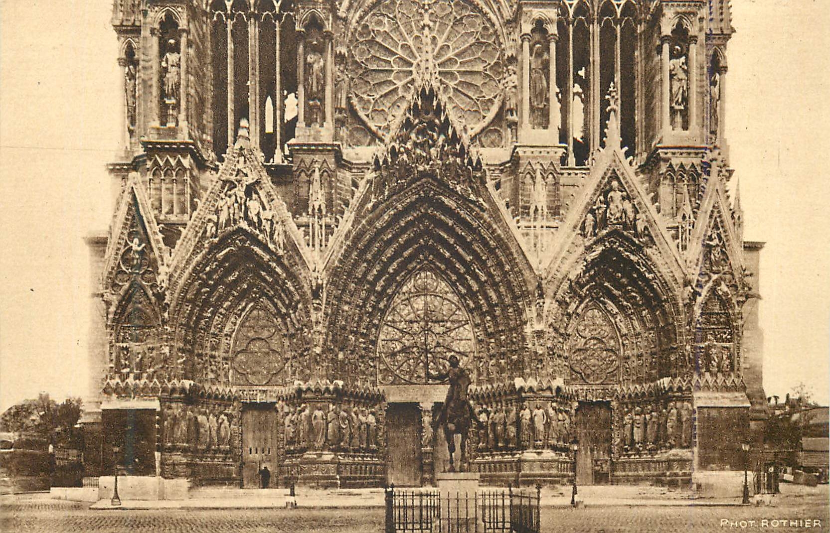 CPA Collection champagne pommery et greno reims n 2 la cathedrale de reims avant la guerre le grand portail