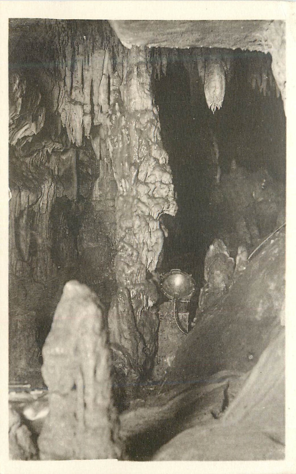 CPA Grottes d'Arcy sur Cure (Yonne) Salle Ste Margueritte