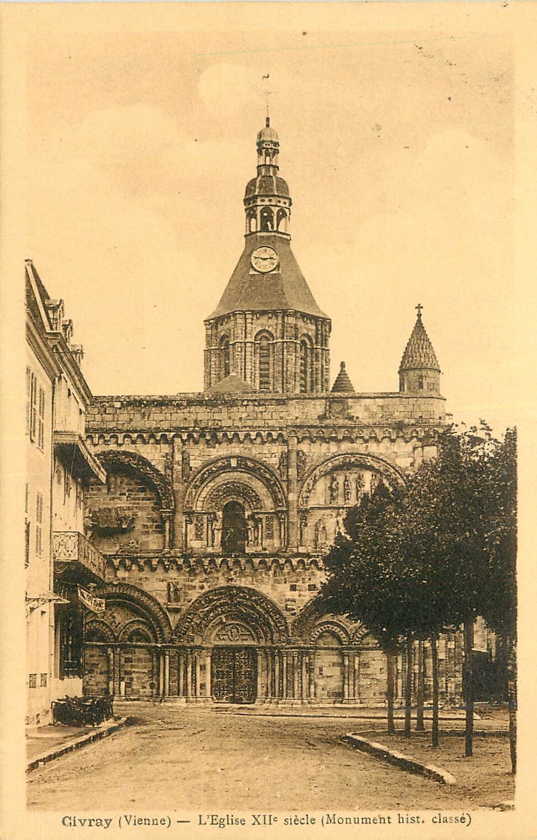 CPA Gigray (Vienne) L'Eglise XIIe (Monument Hist Classe)
