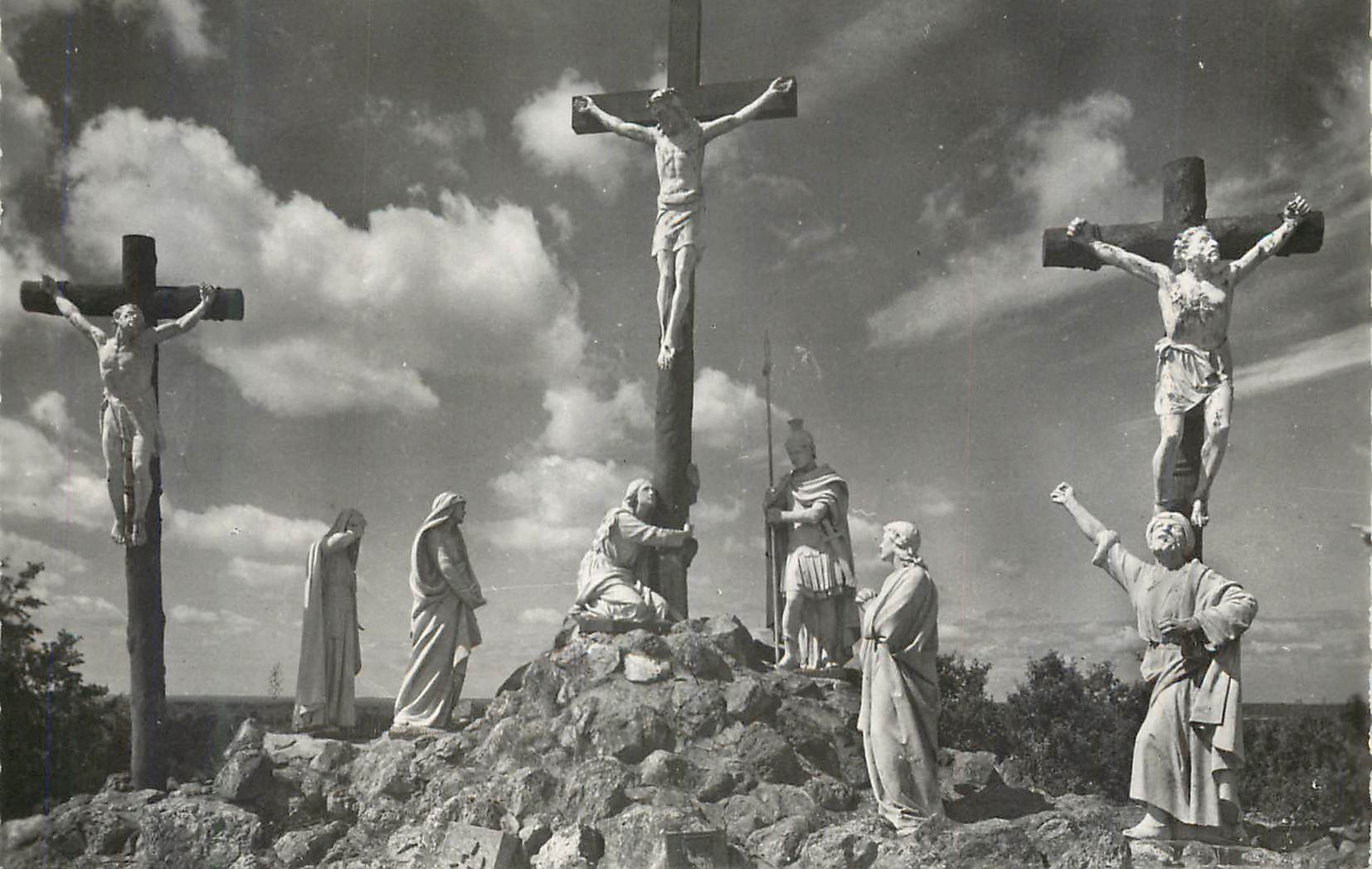 CPA Calvaire de Pontchateau (Loire INferieure) Le Chemin de la Croix XIIe Station Jesus Meurt sur la CroixM