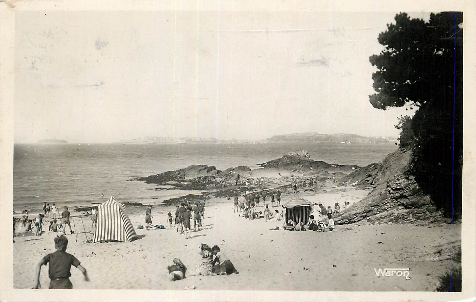 CPM Dinard Un Coin de la Plage