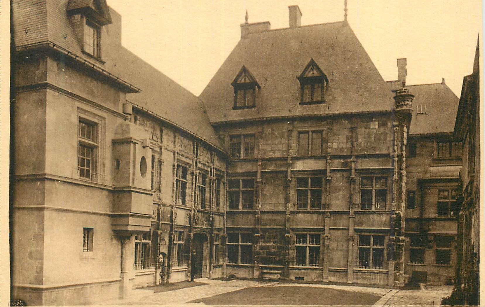 CPA Reims Hotel le Vergeur Facades Renaissance sur la Grande Cour