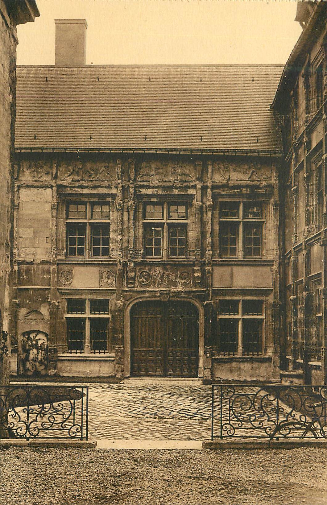 CPA Reims Hotel le Vergeur Facades Renaissance sur la Grande Cour