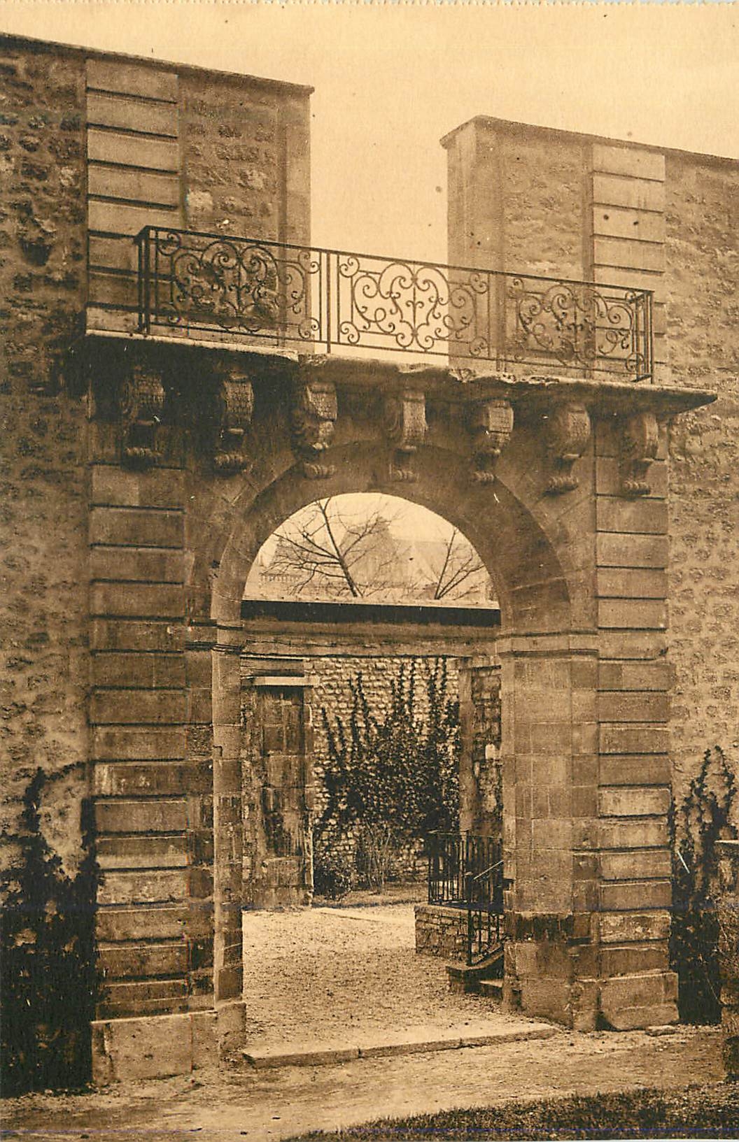 CPA Reims Hotel le Vergeur Portail de l'Ancien Hotel Lagoille de Courtagnon