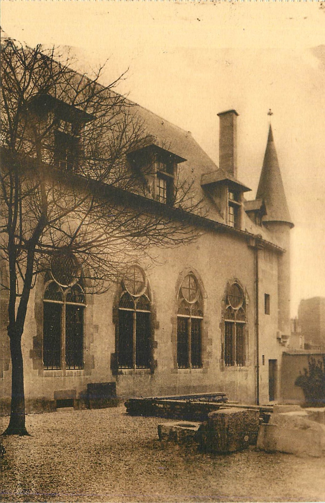 CPA Reims Hotel le Vergeur Facade de la Salle Gothique sur le Jardin en creux