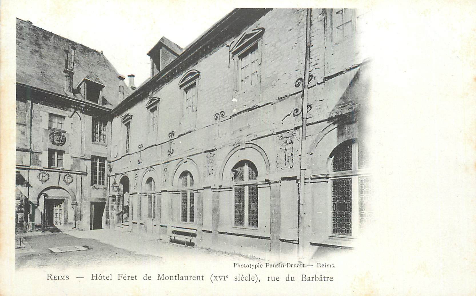 CPA Reims Hotel Feret de Montlaurent (XVIe Siecle) Rue du Barbatre