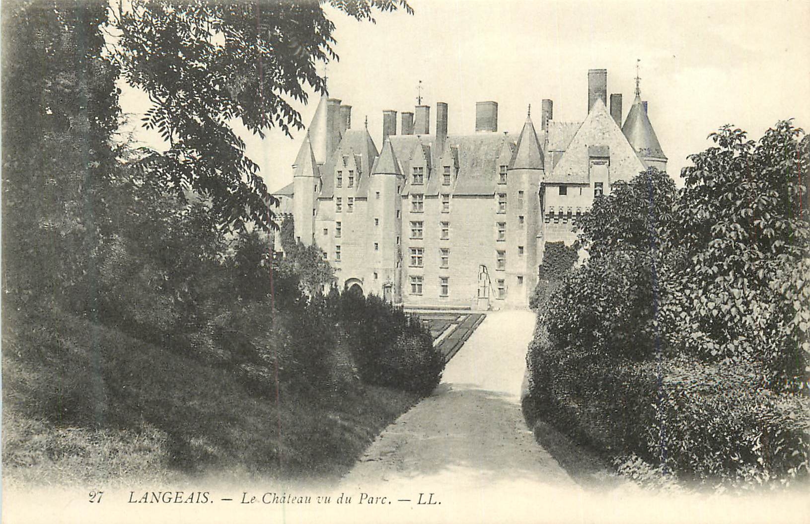 CPA Langeais le Chateau vu du Parc