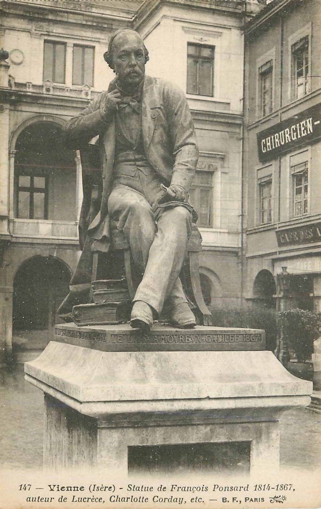 CPA Vienne (Isere ) Statue de Francois Ponsard 1814 1867 Auteur de Lucrece Charlotte Corday