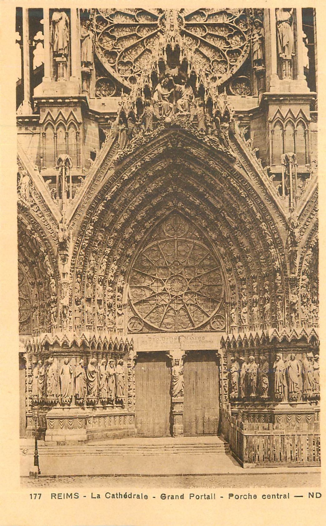 CPA Reims la Cathedrale Grand Portail Porche Central