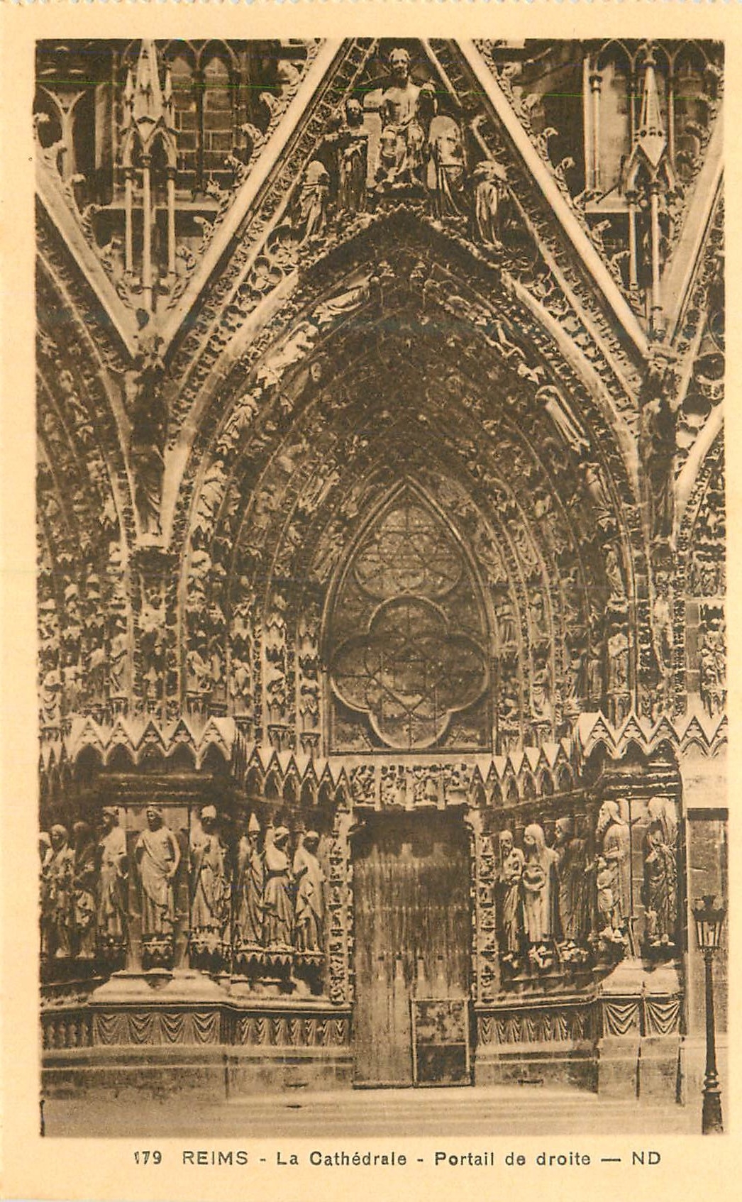 CPA Reims la Cathedrale Portail de Droite