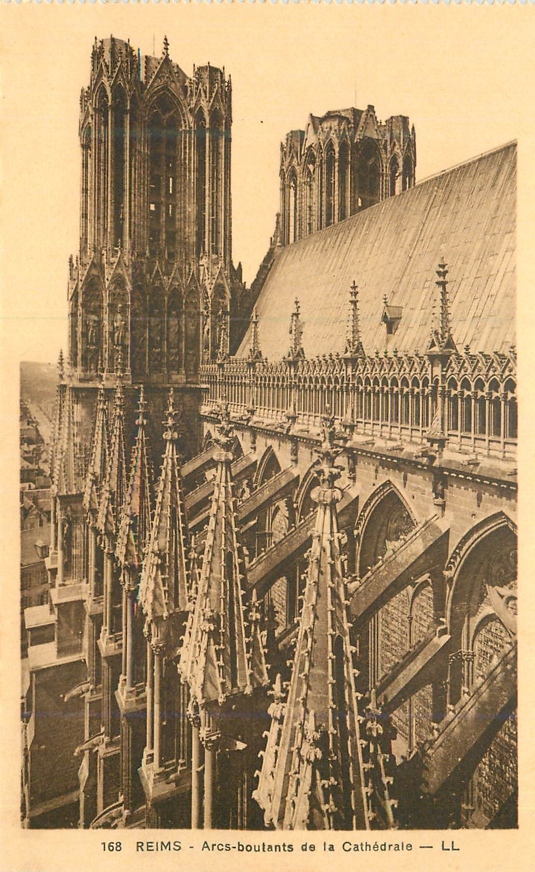 CPA Reims Arcs Boulants de la Cathedrale