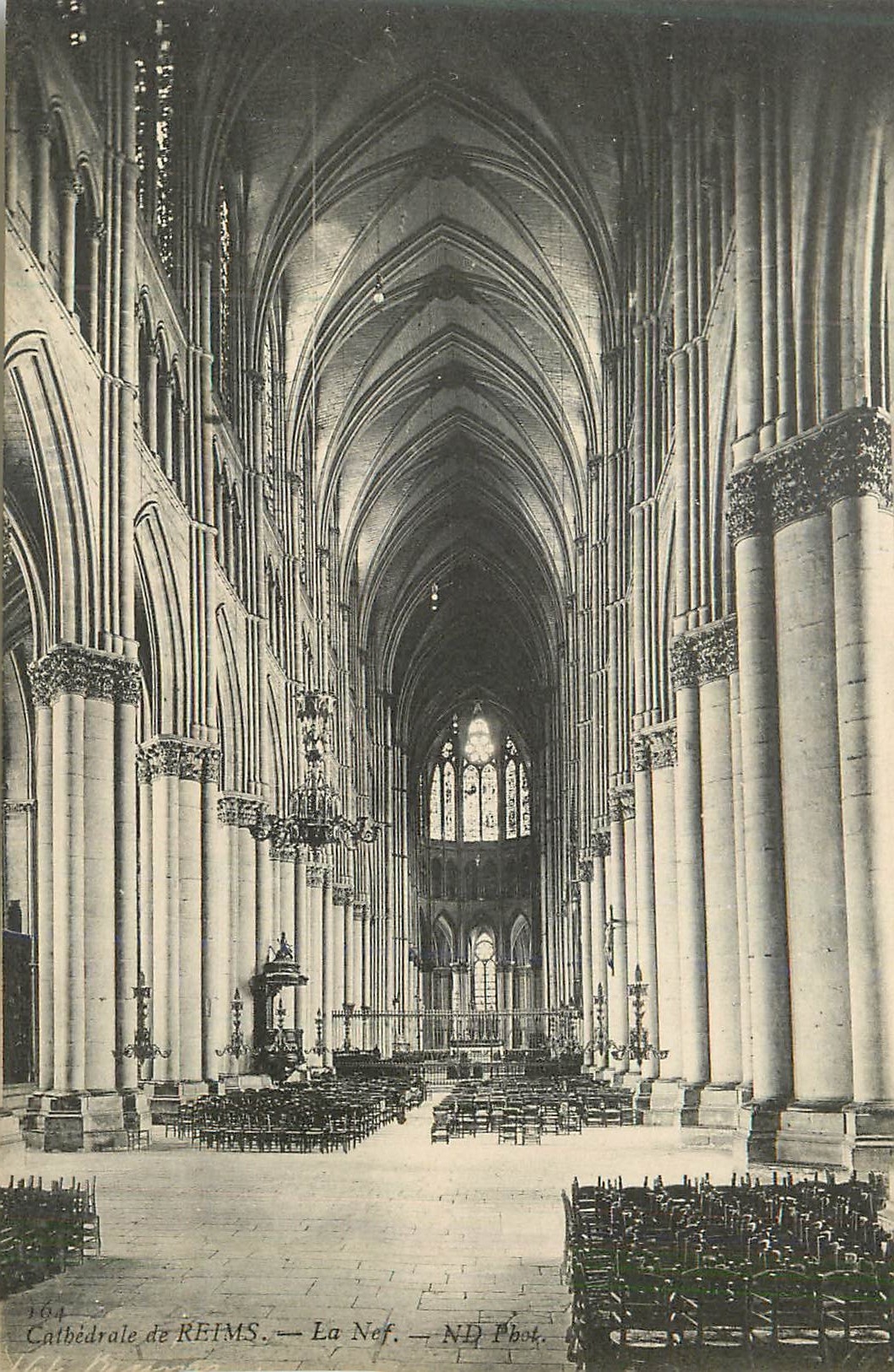 CPA Cathedrale de Reims la Nef