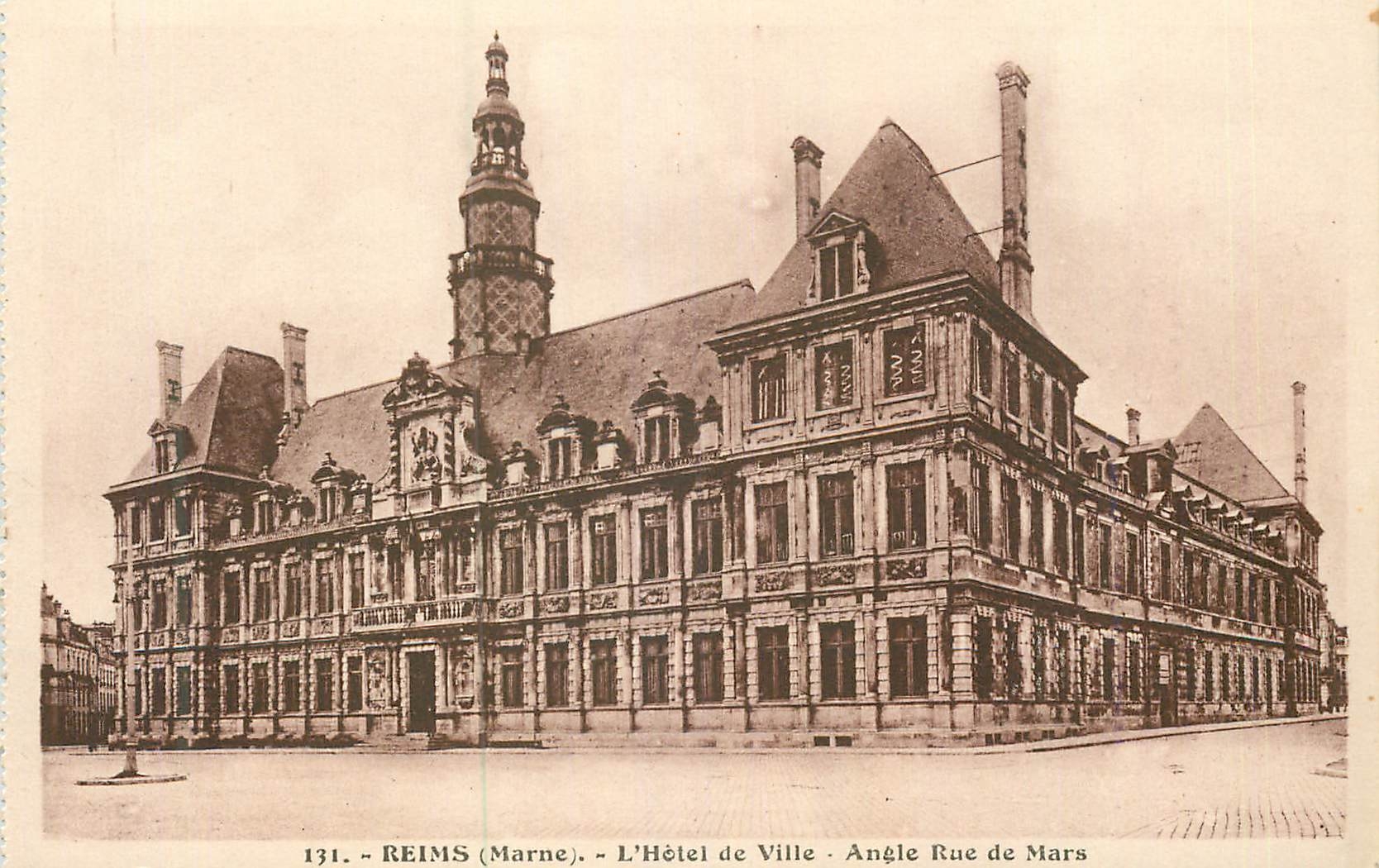 CPA Reims (Marne)l'Hotel de Ville Angle Rue de Mars