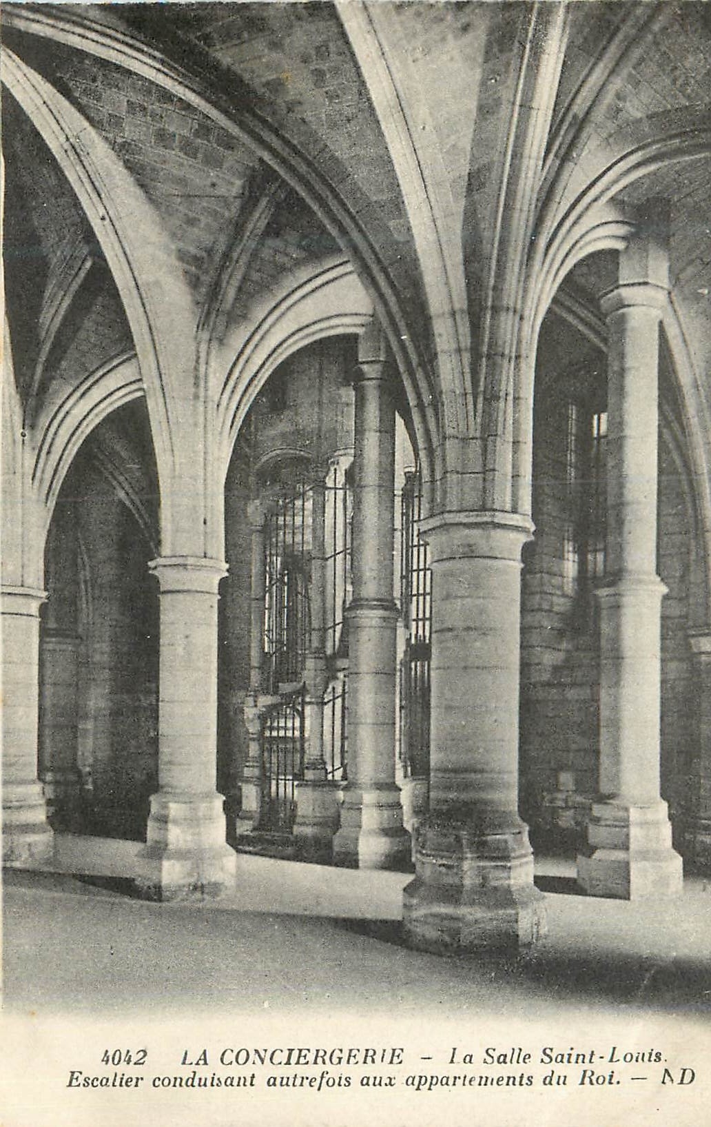 CPA La Conciergerie La Salle Saint Louis Escalier Conduisant Autrefois aux Appartements du Roi