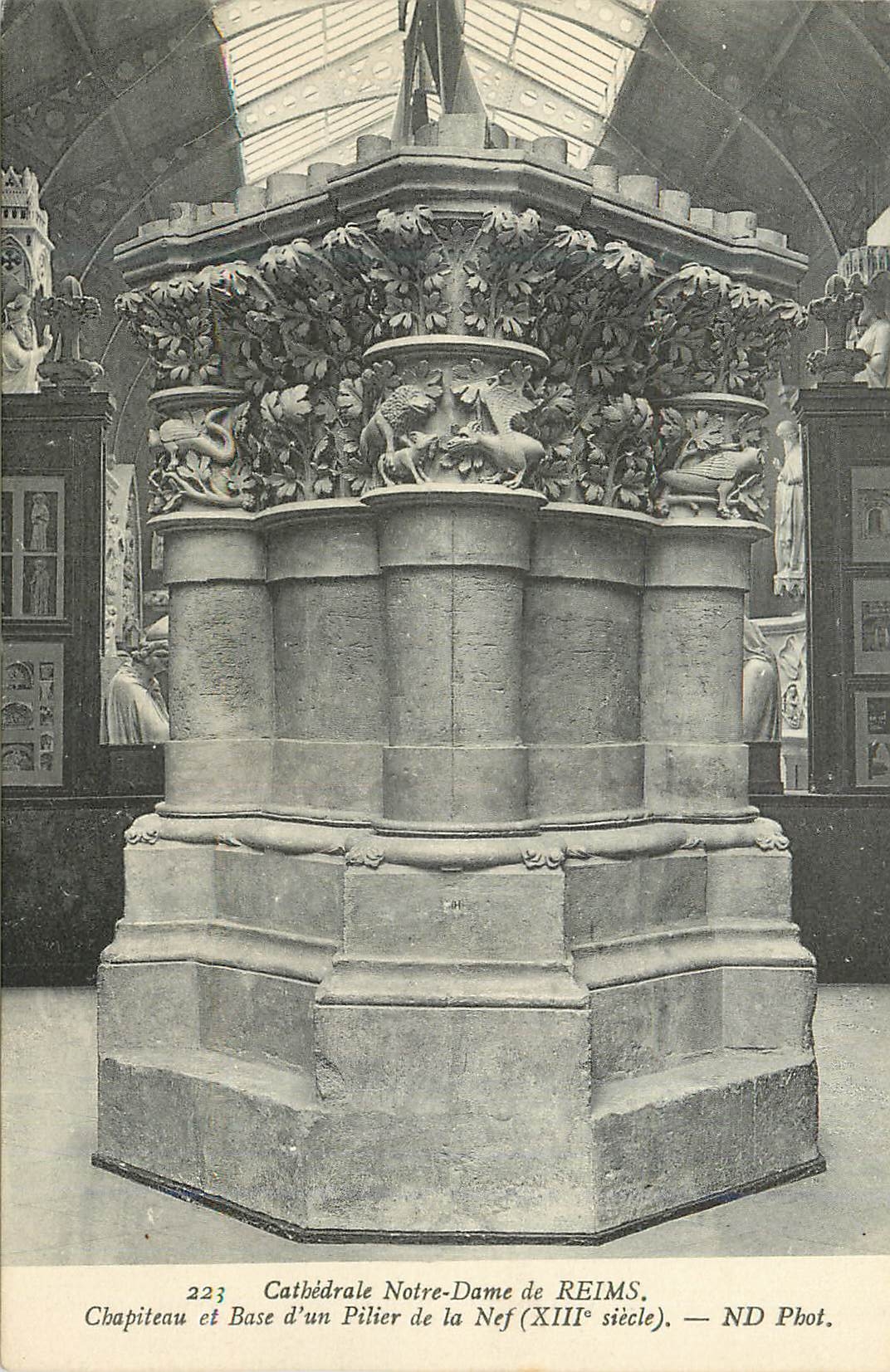 CPA Cathedrale Notre Dame de Reims CHapiteau et Base d'un Pilier de la Nef(XIIIe S)