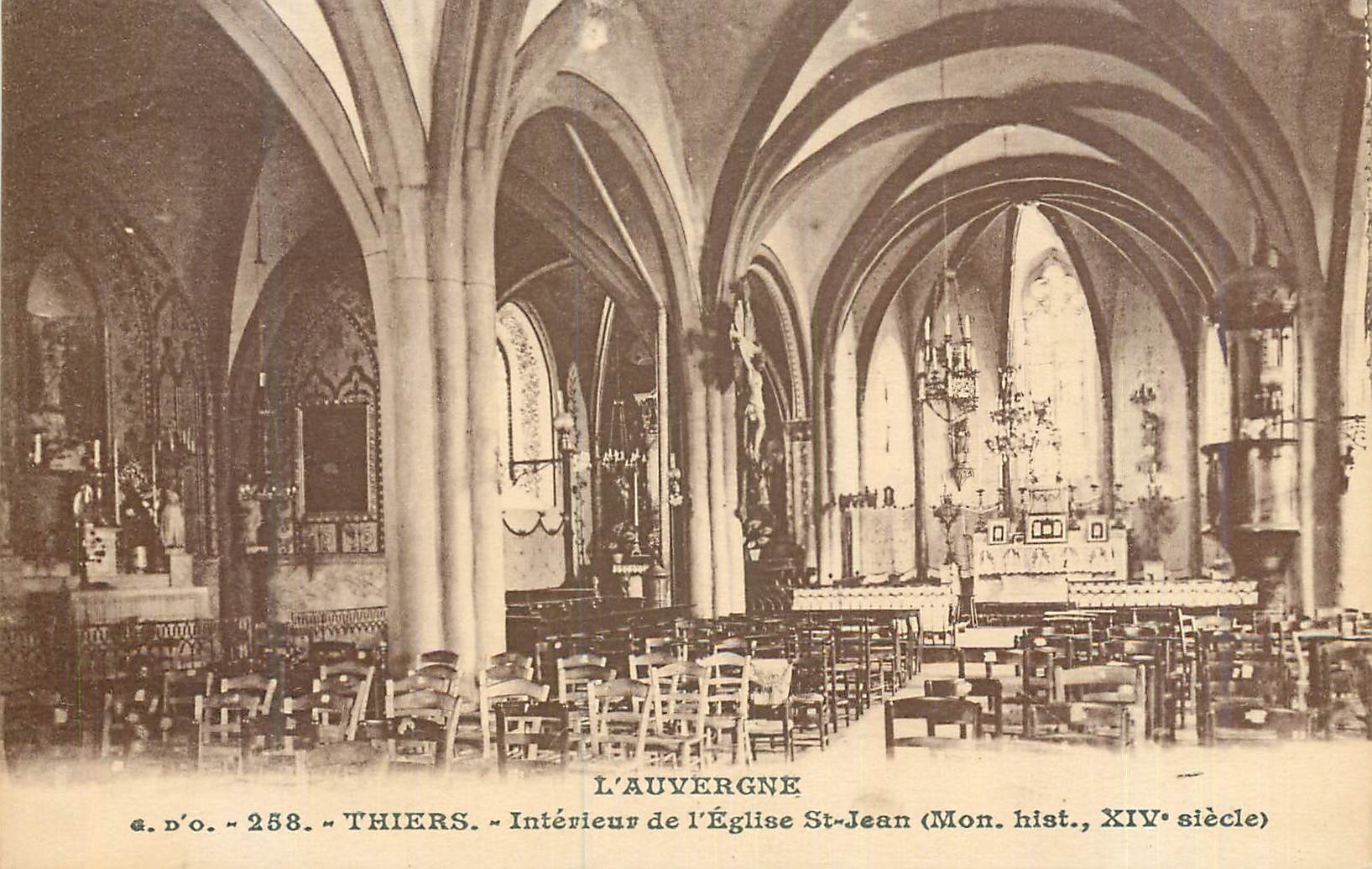 CPA L'Auvergne Thiers Interieur de l'Eglise St Jean (Mon Hist XIVe Siecle)